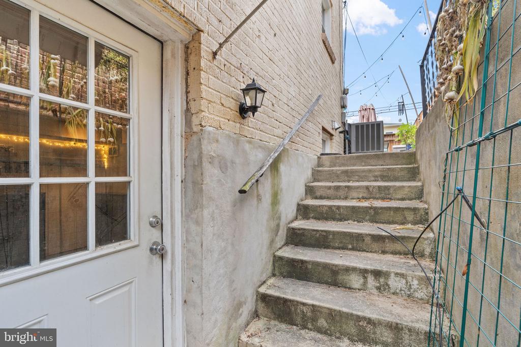 112 LYNHAVEN DRIVE