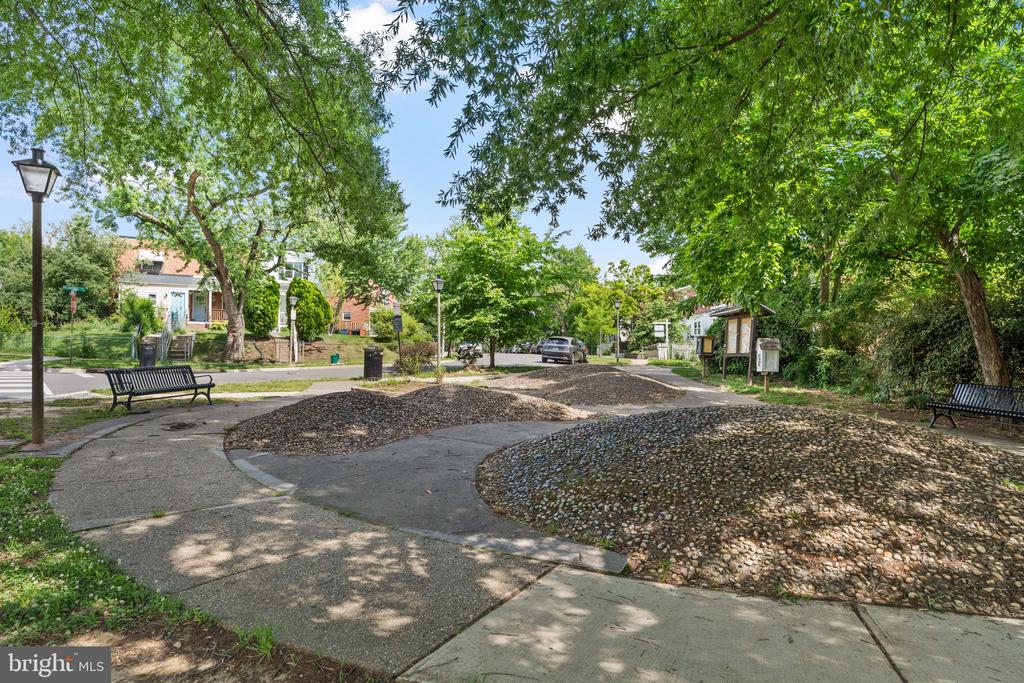 112 LYNHAVEN DRIVE