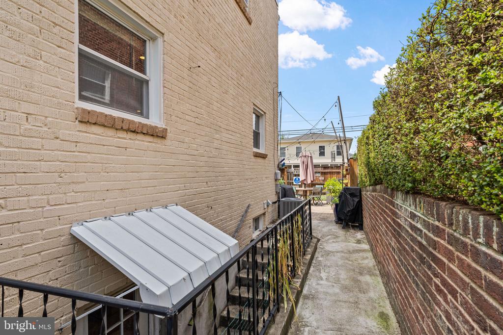 112 LYNHAVEN DRIVE