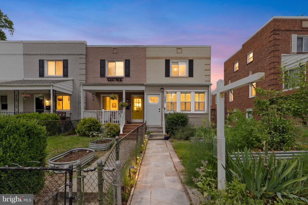 112 LYNHAVEN DRIVE