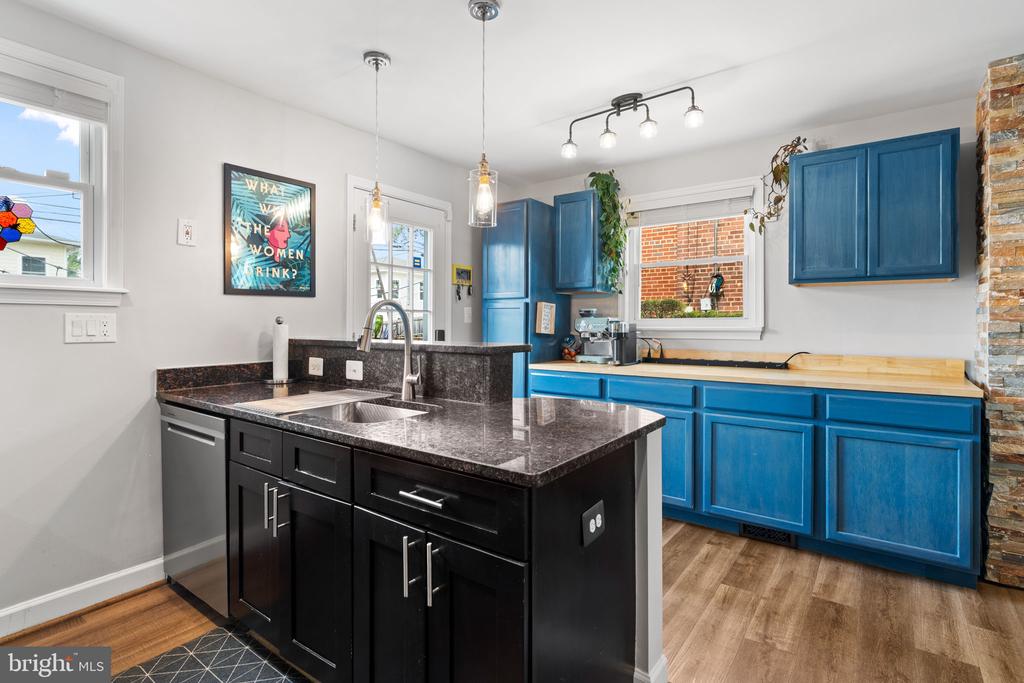112 LYNHAVEN DRIVE