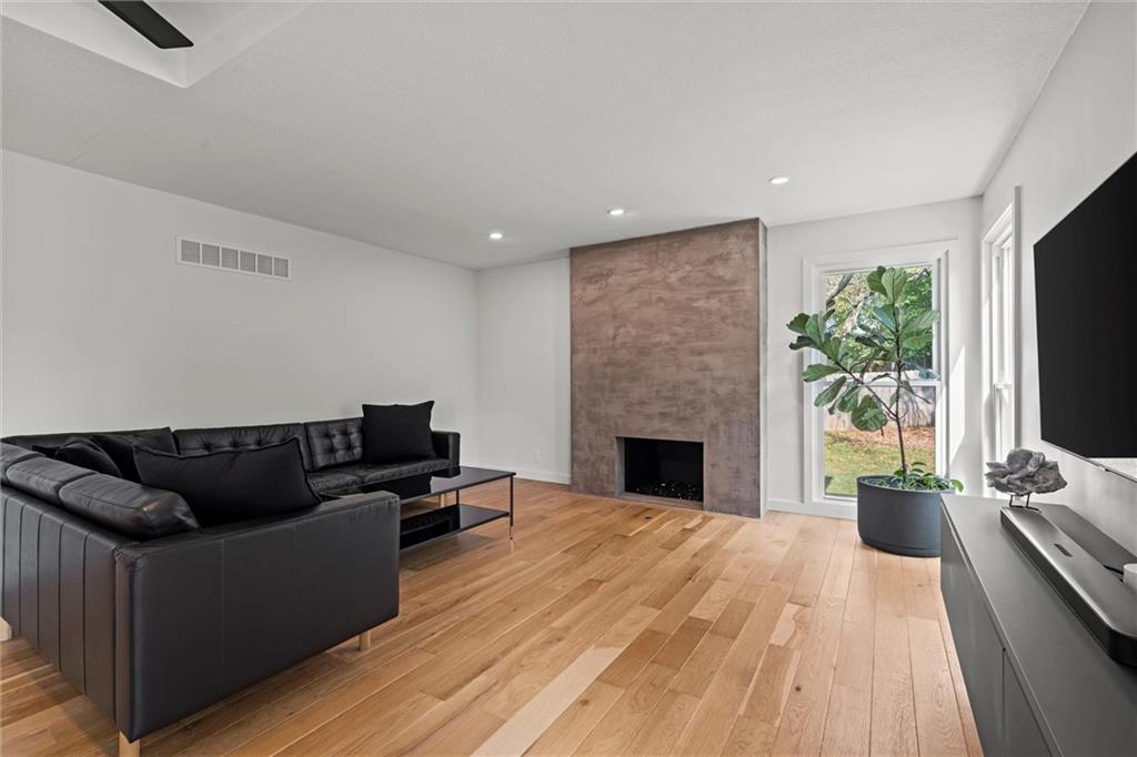 1121 SE Timbercreek Lane