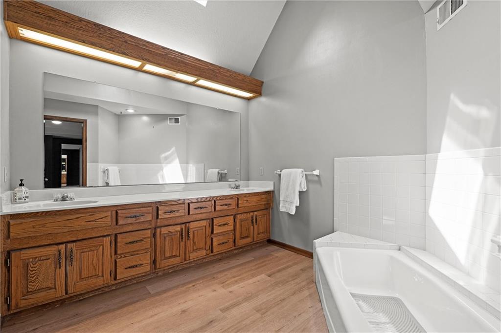 1121 SE Timbercreek Lane