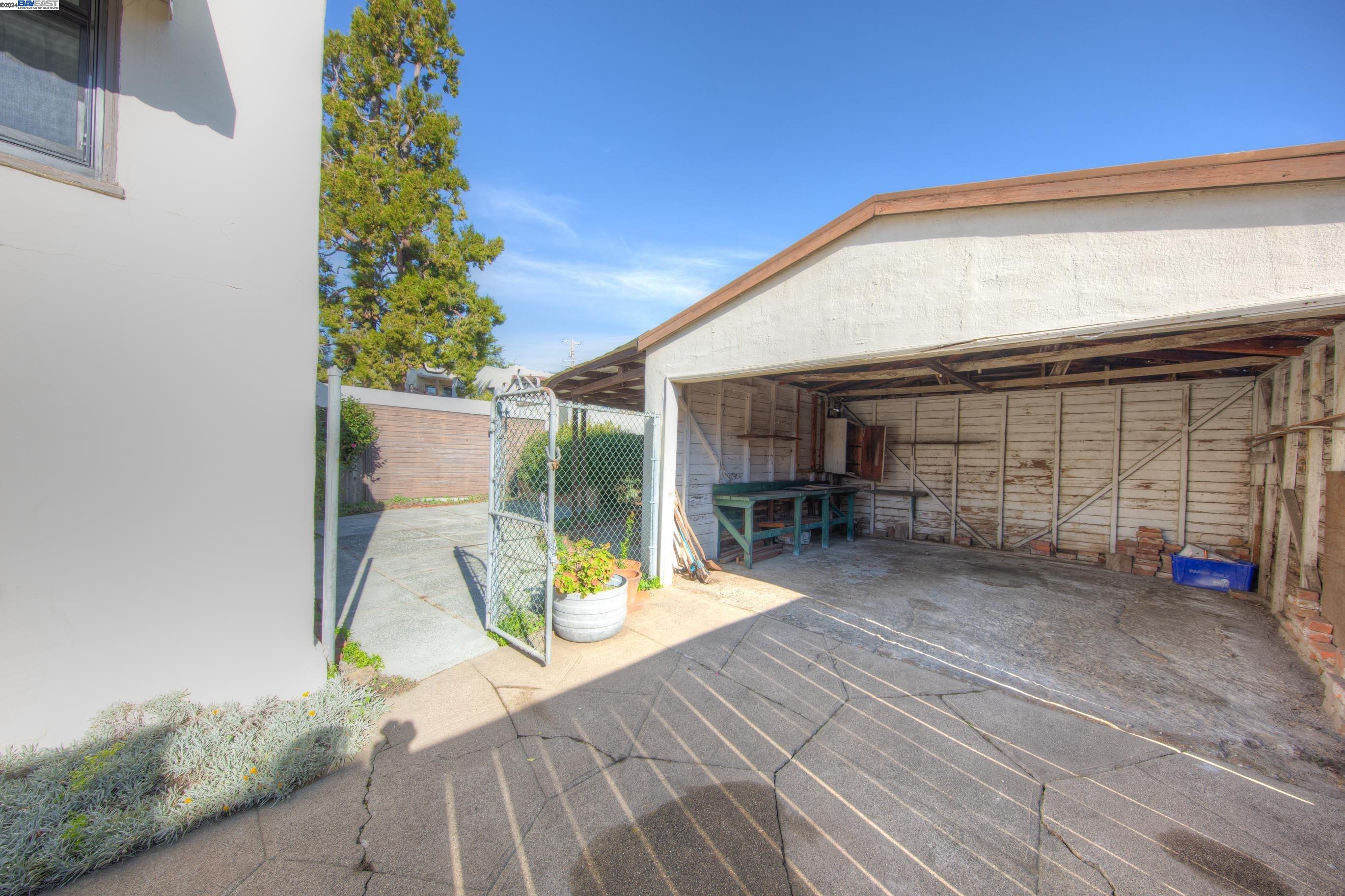 3438 Guido St