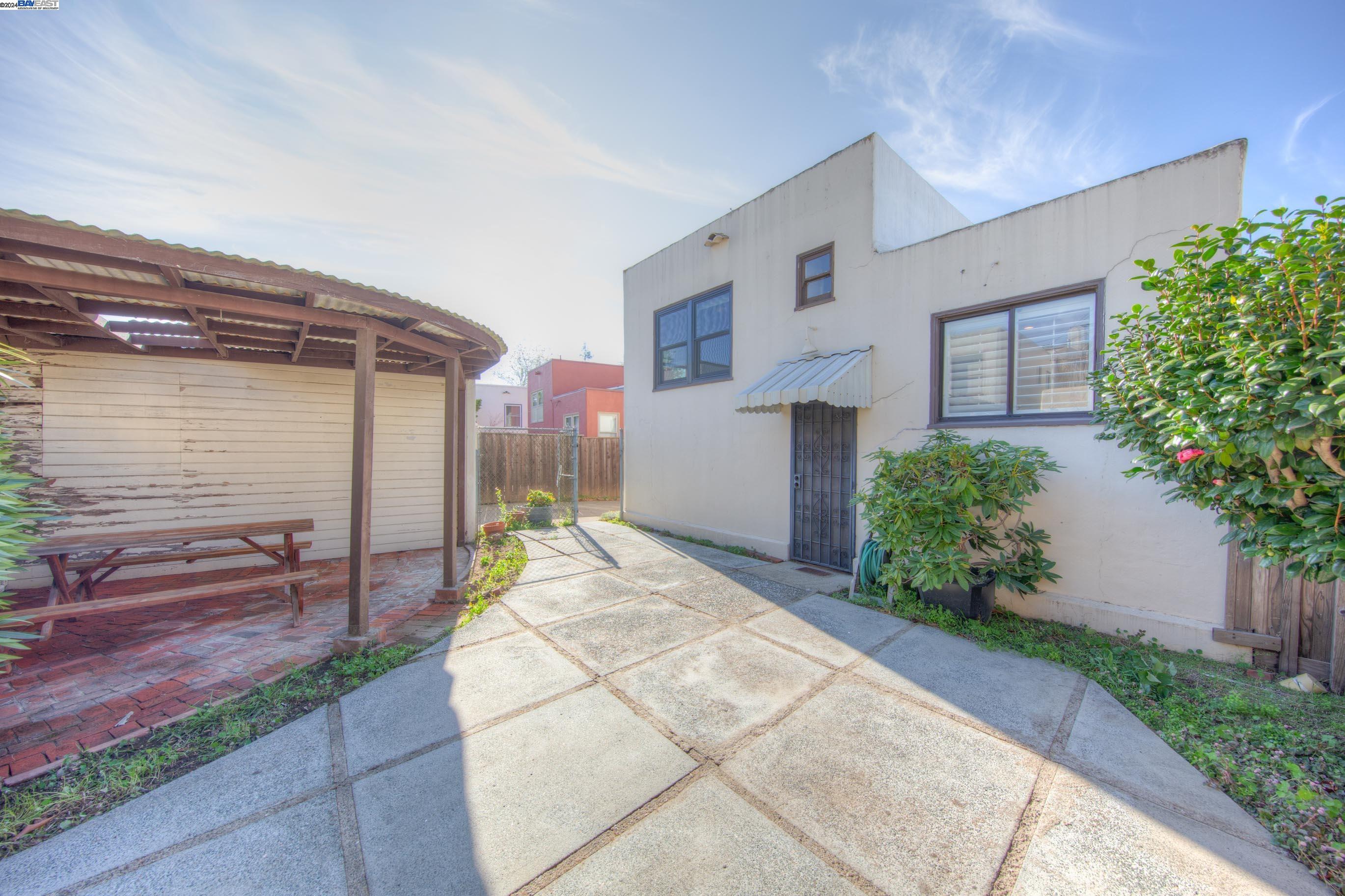 3438 Guido St