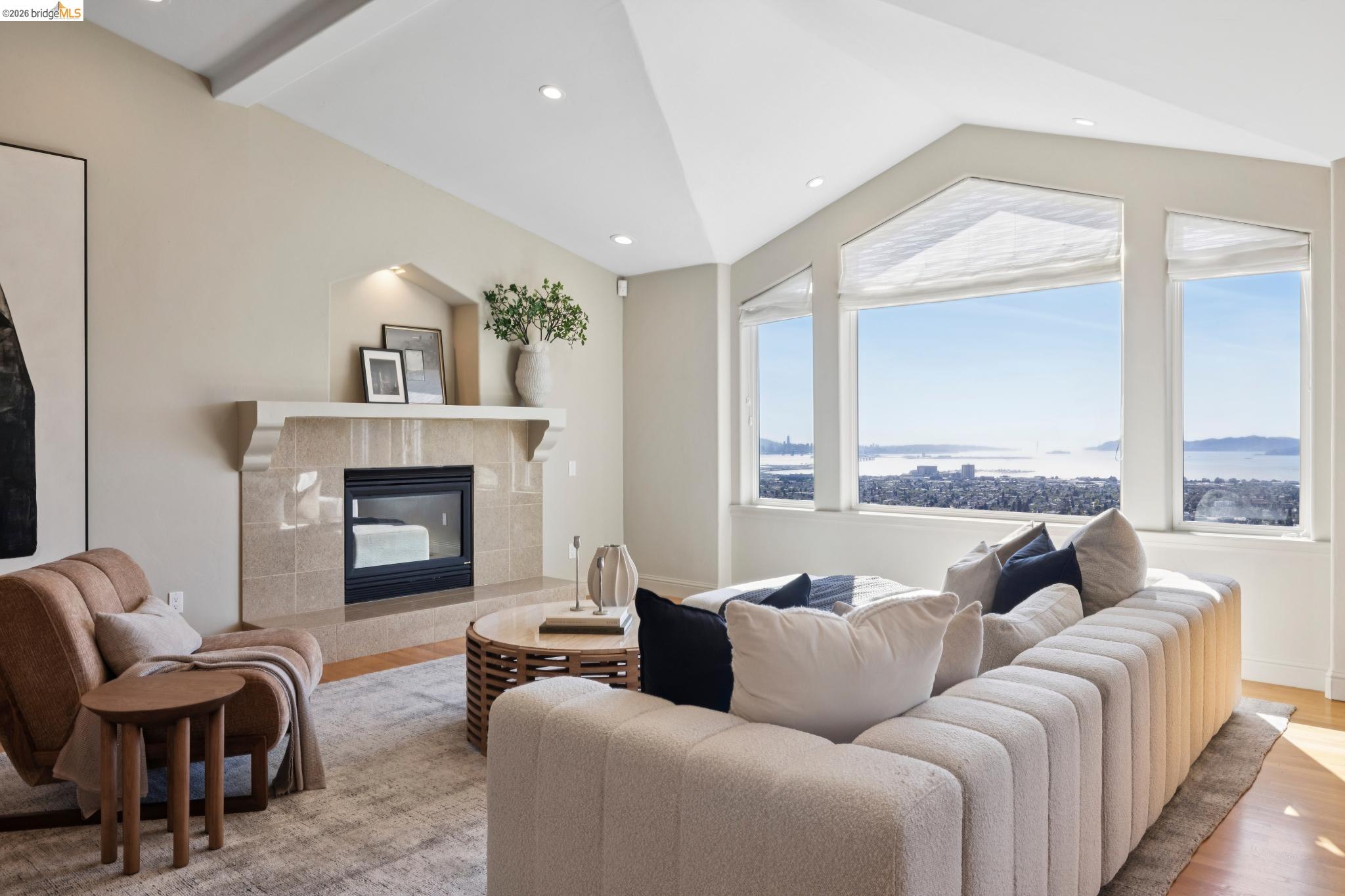 1426 Grand View Dr