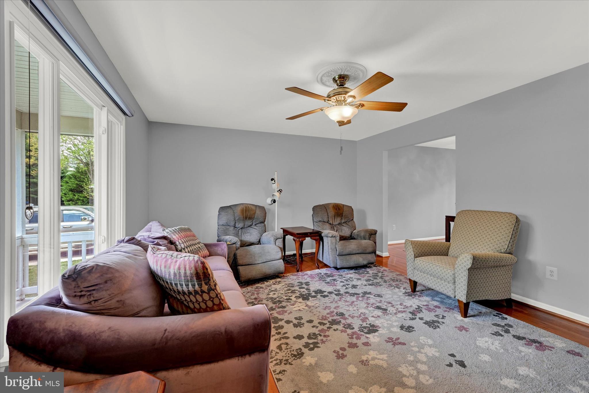 7989 Foxchase Ln