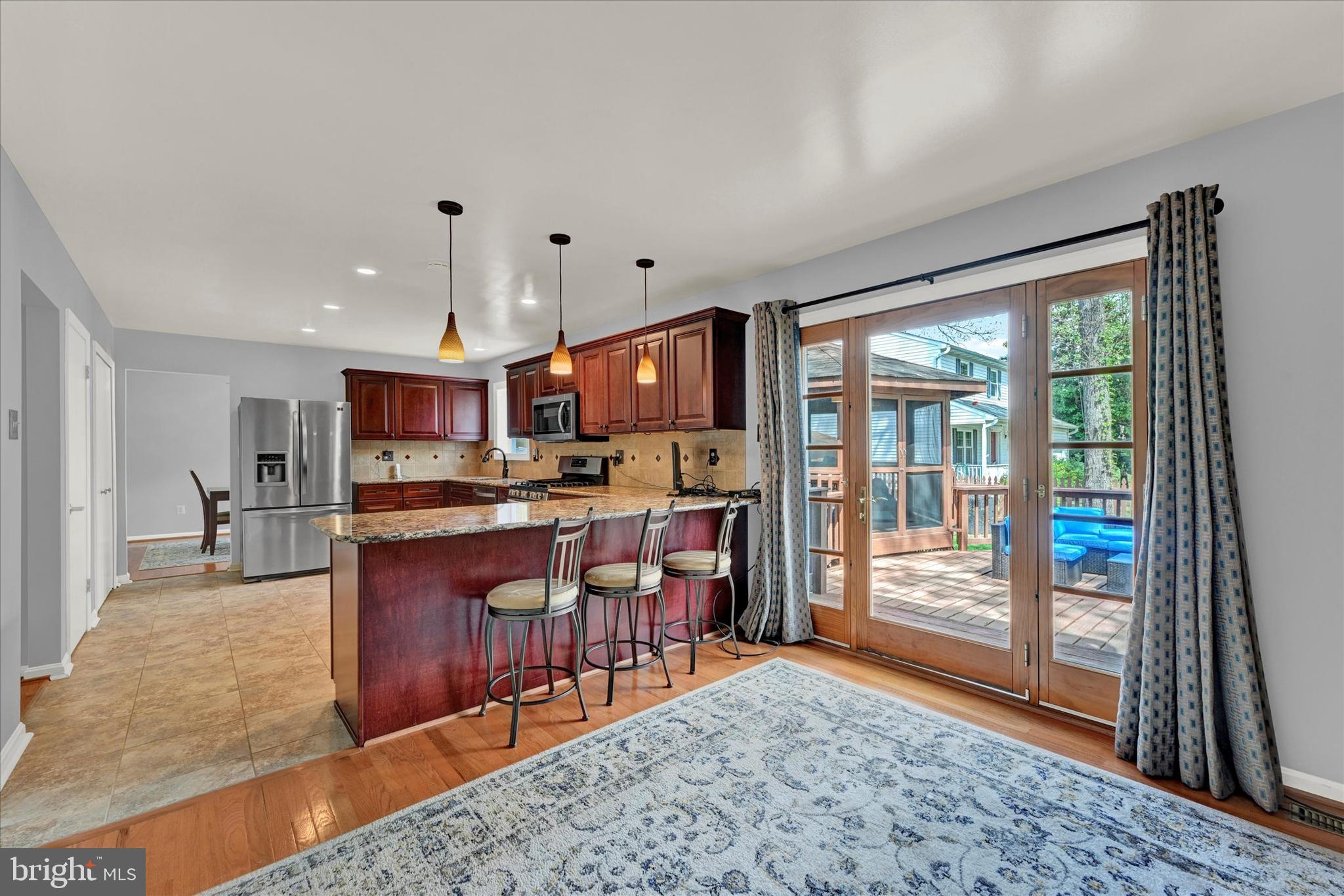 7989 Foxchase Ln