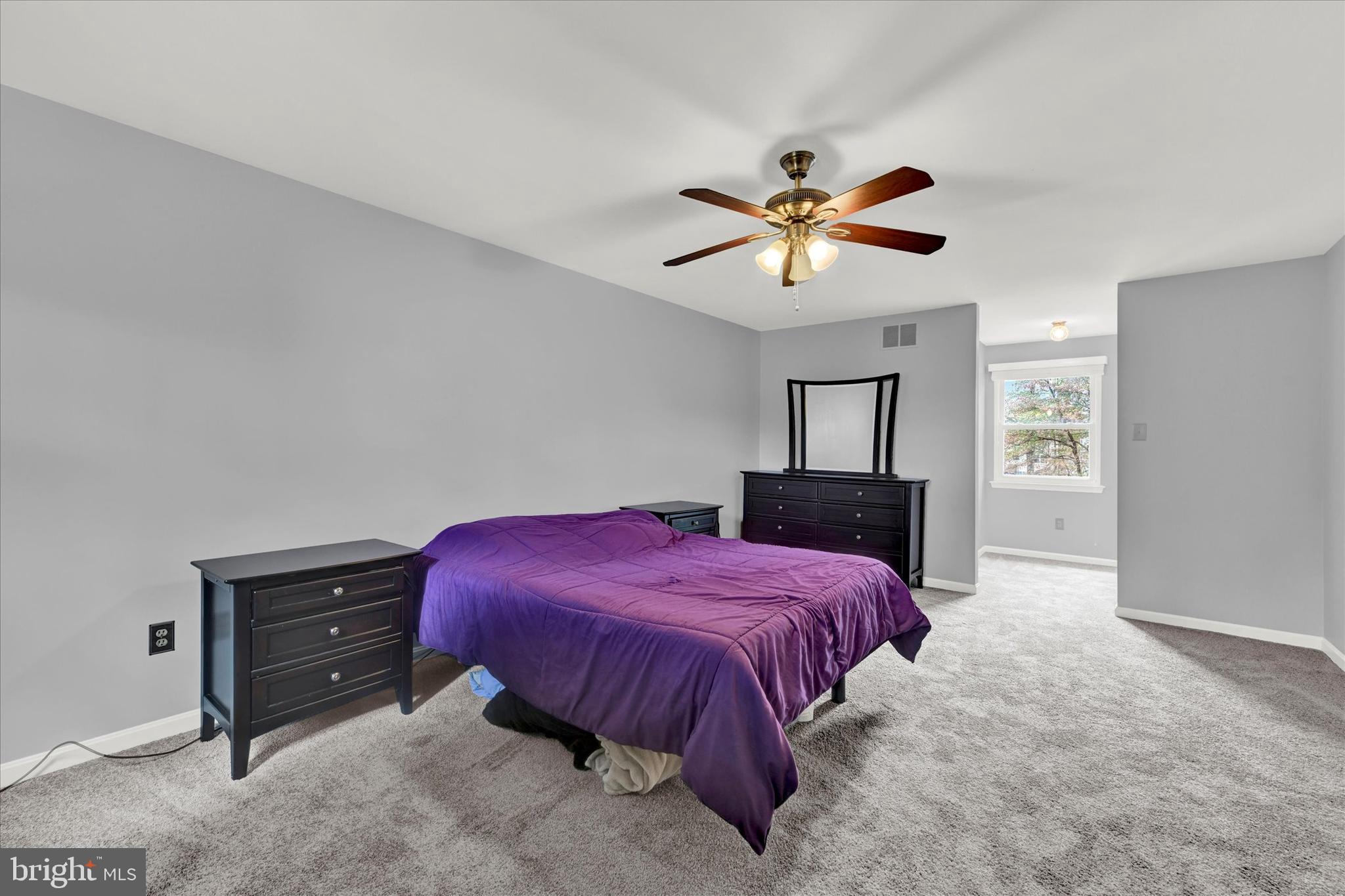 7989 Foxchase Ln