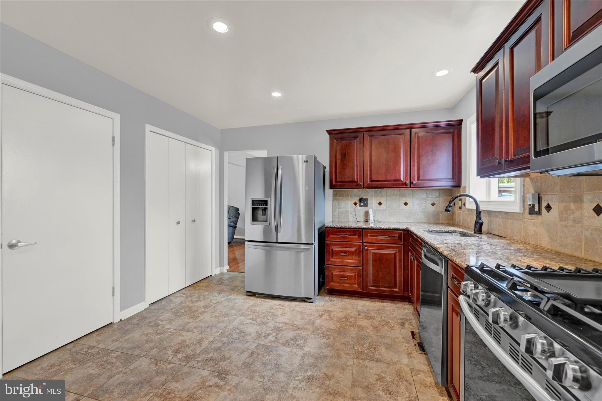 7989 Foxchase Ln