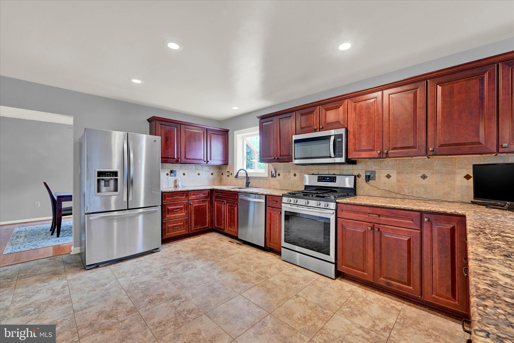 7989 Foxchase Ln