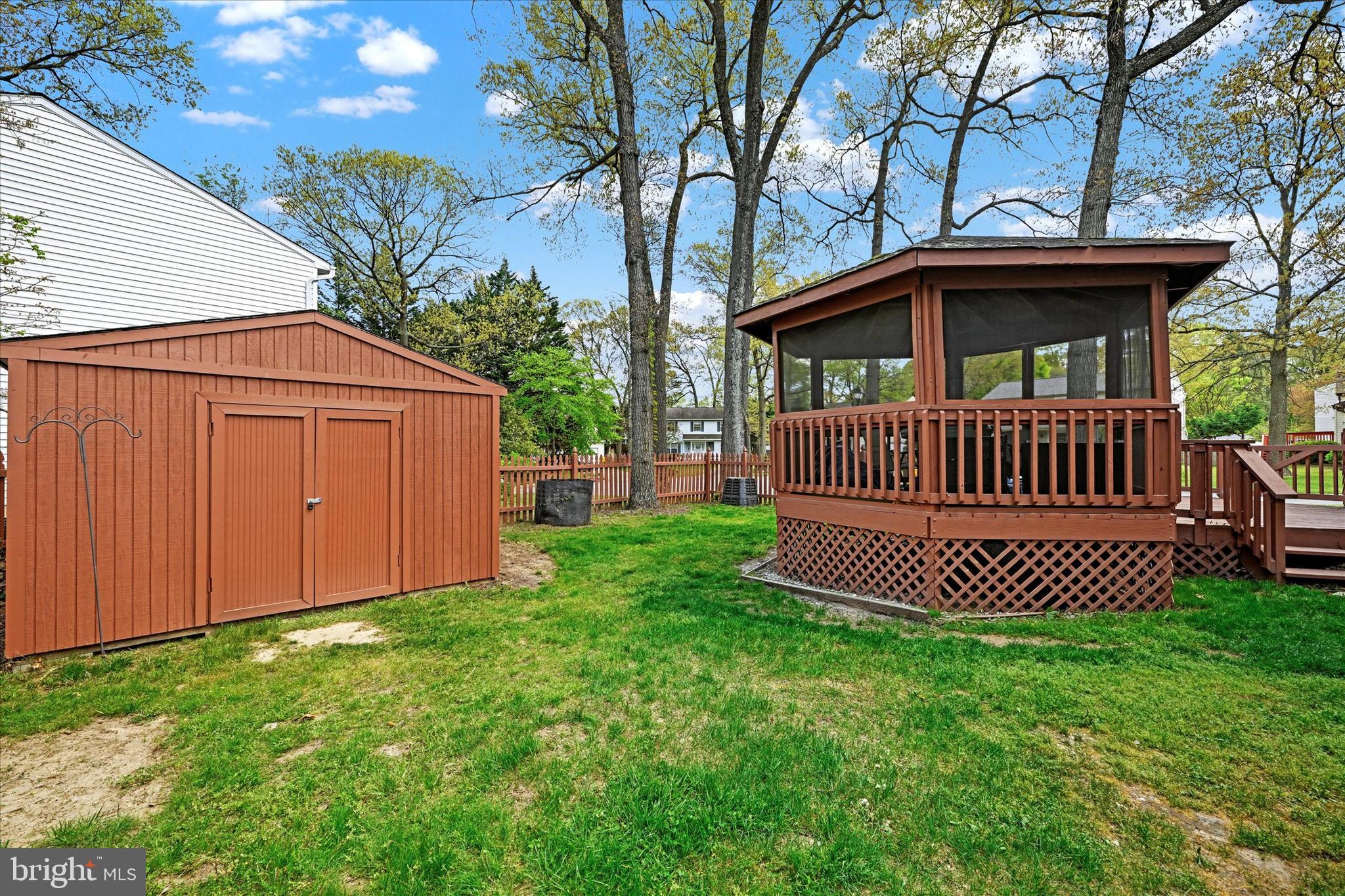7989 Foxchase Ln