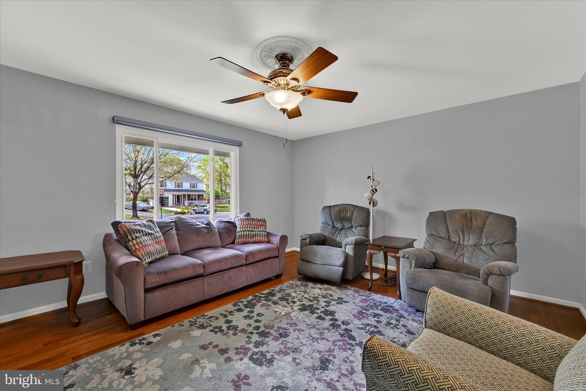 7989 Foxchase Ln