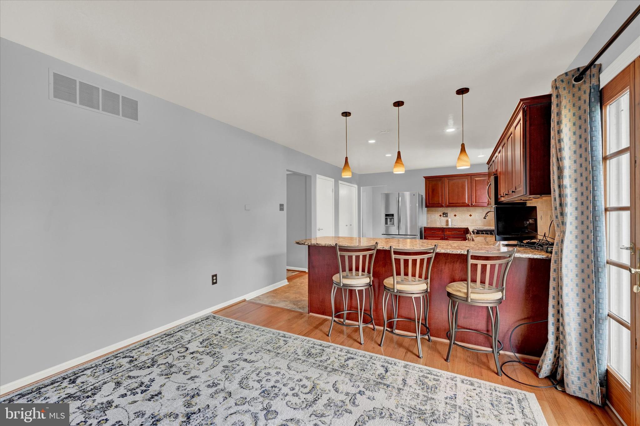 7989 Foxchase Ln