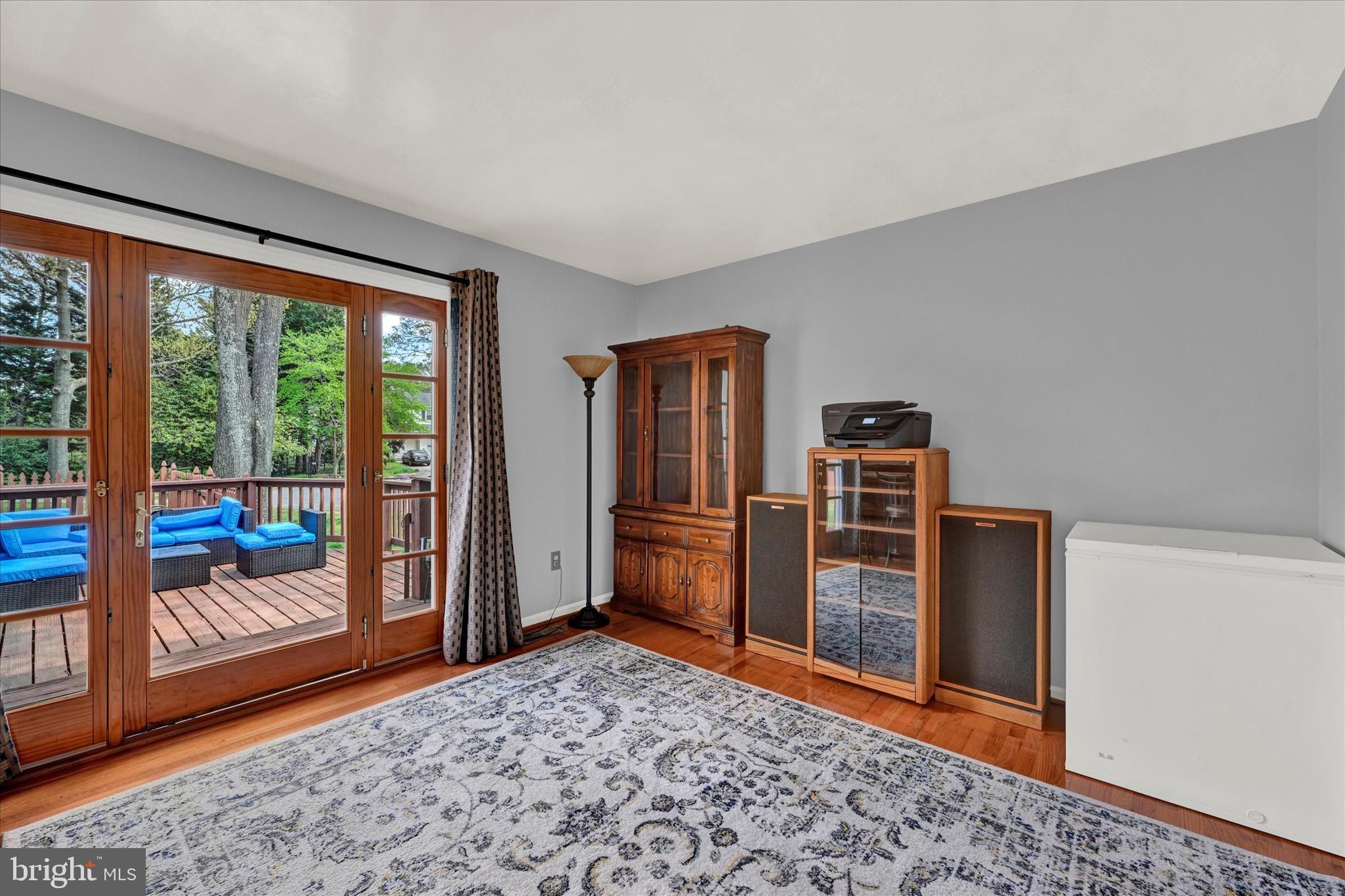 7989 Foxchase Ln