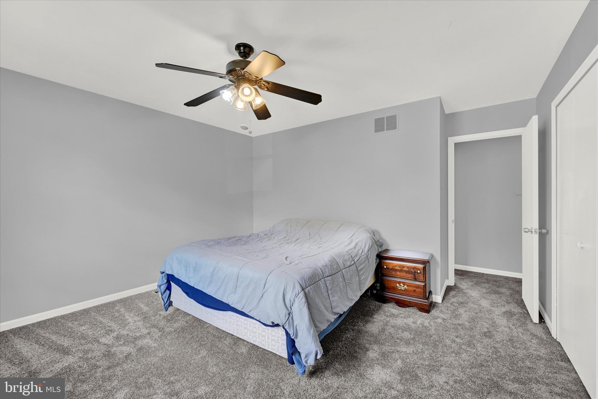7989 Foxchase Ln