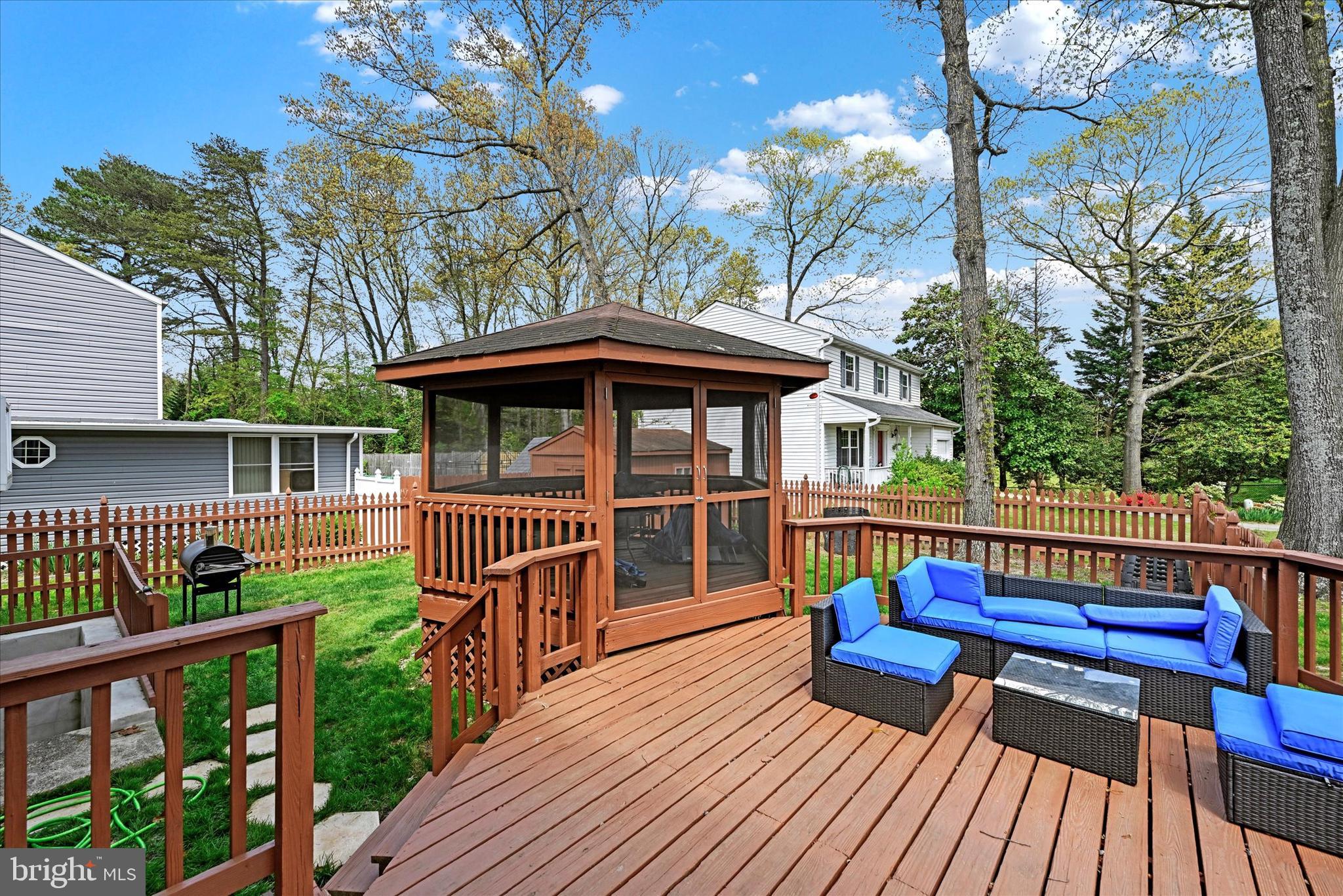 7989 Foxchase Ln