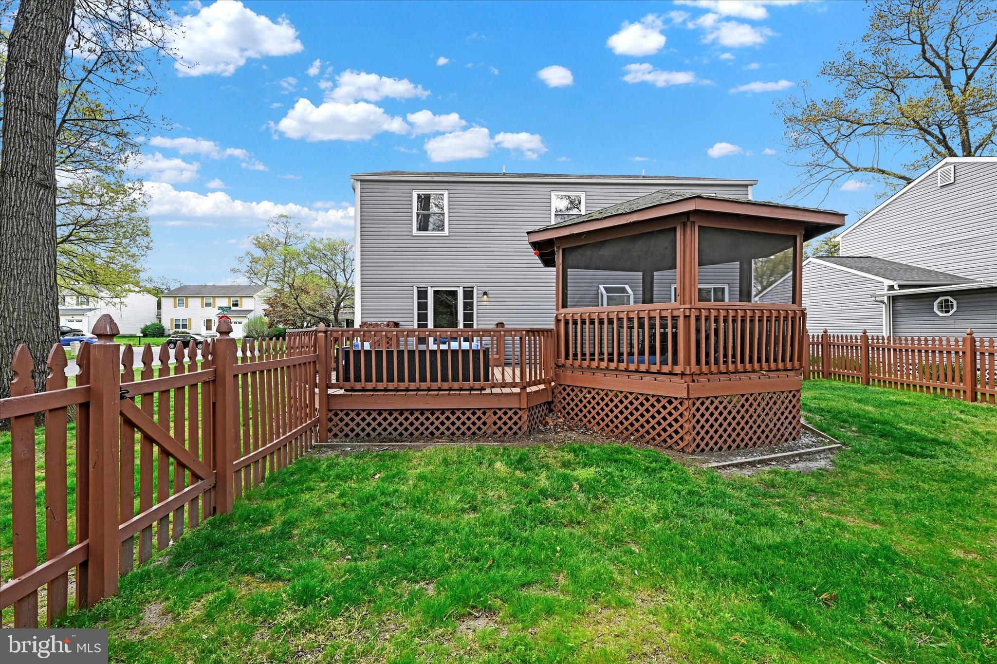 7989 Foxchase Ln