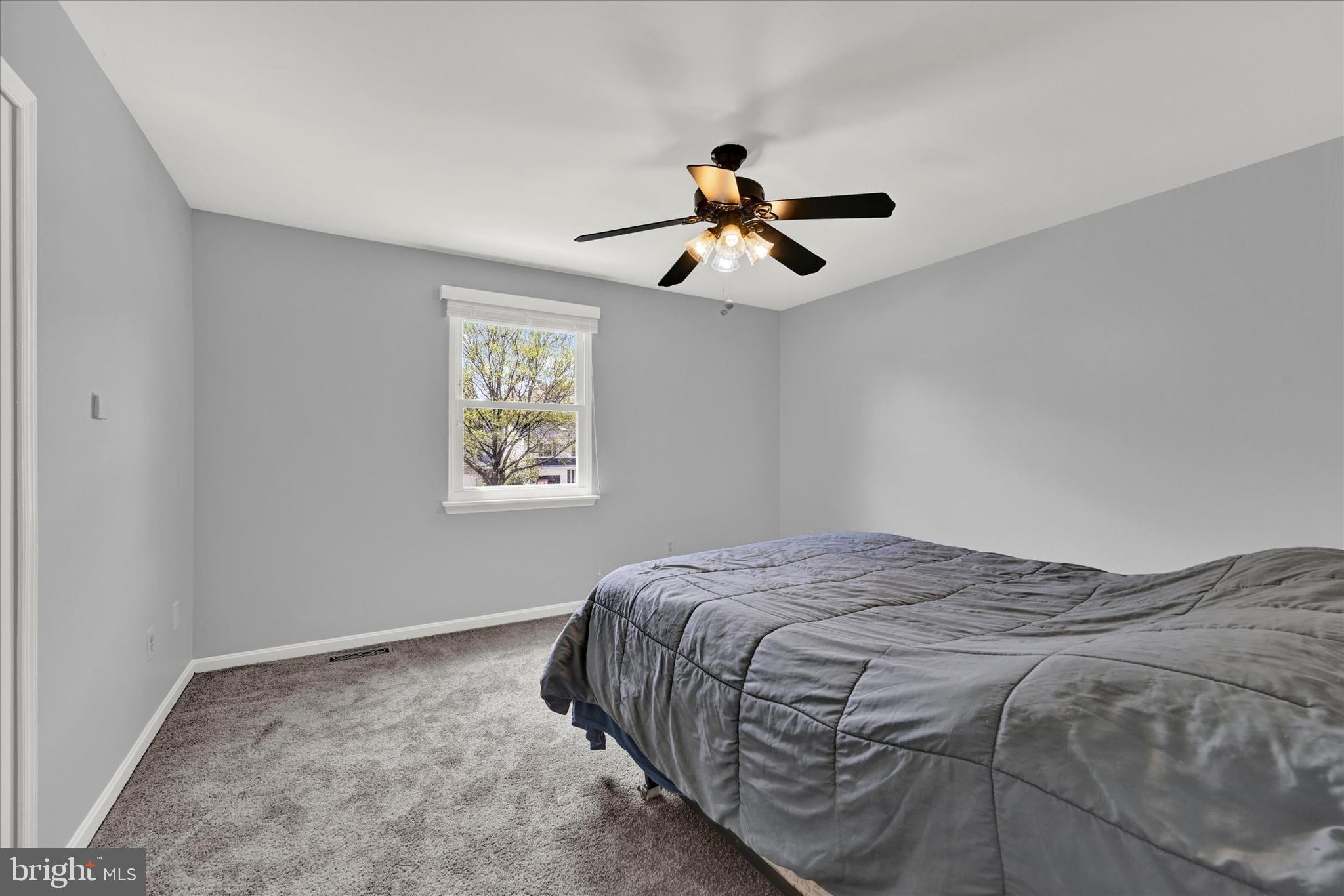 7989 Foxchase Ln