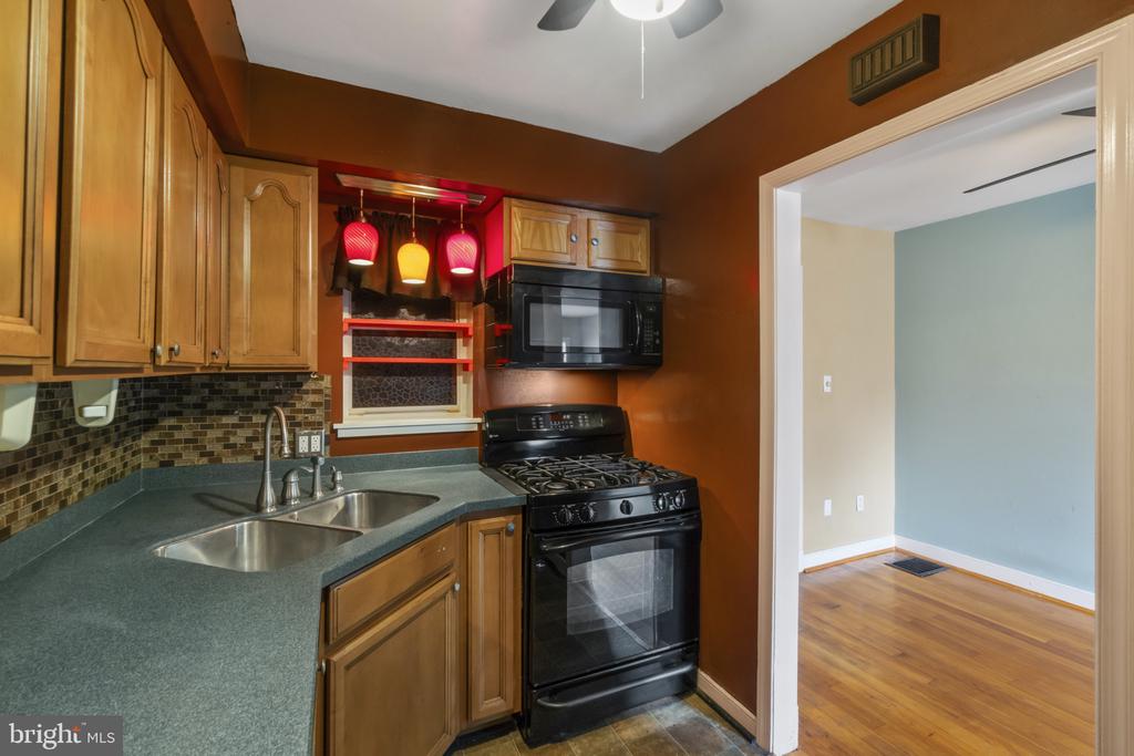 5307 Patrick Henry Dr