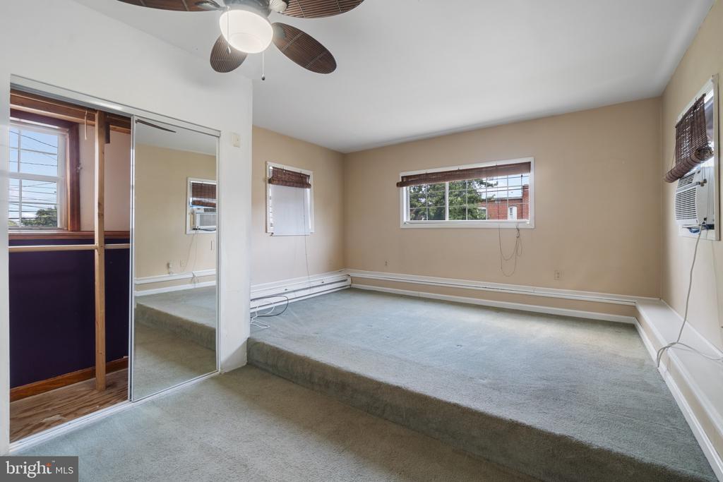 5307 Patrick Henry Dr