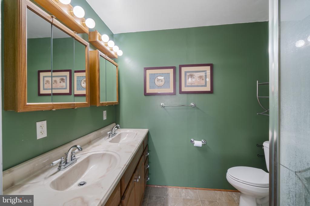 5307 Patrick Henry Dr