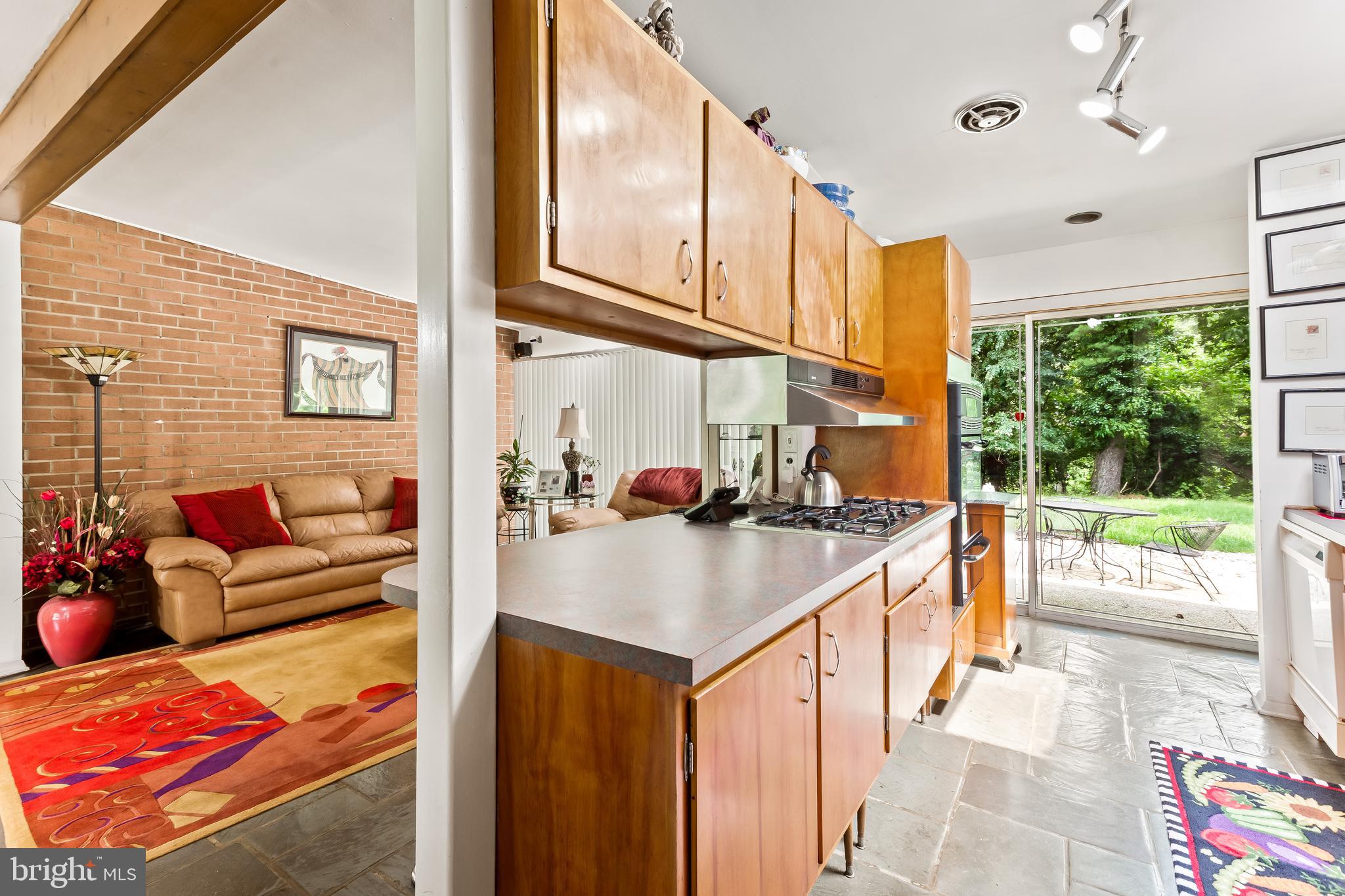 2305 MONTEBELLO TERRACE