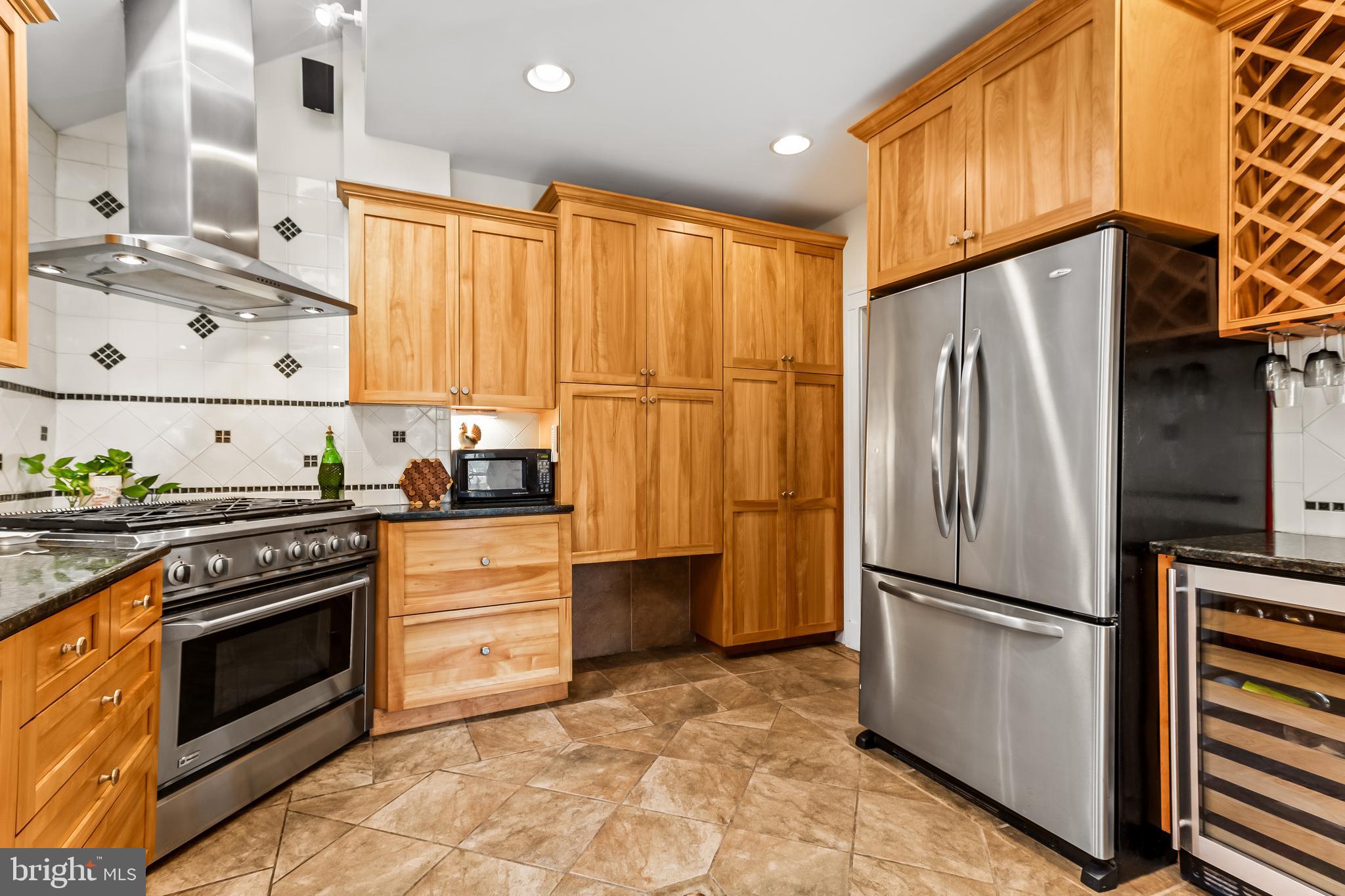 531 W 40TH STREET