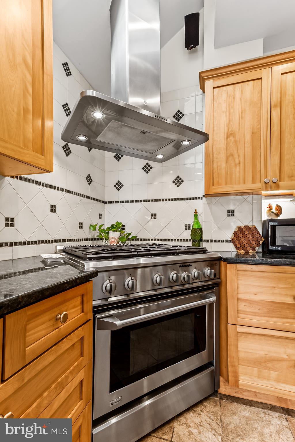 531 W 40TH STREET