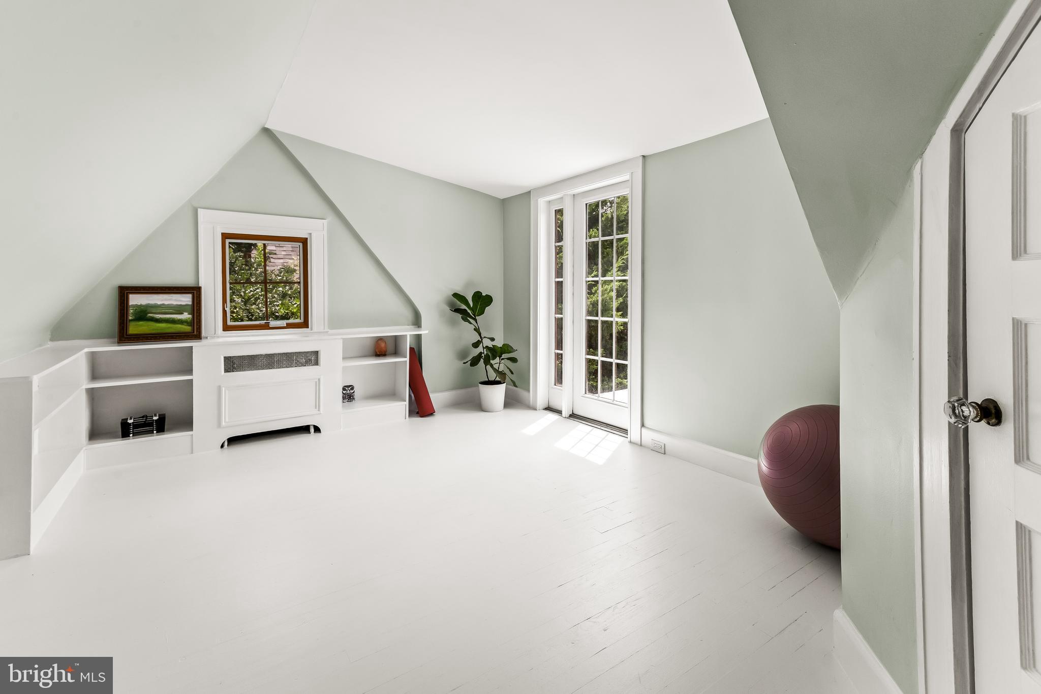 531 W 40TH STREET