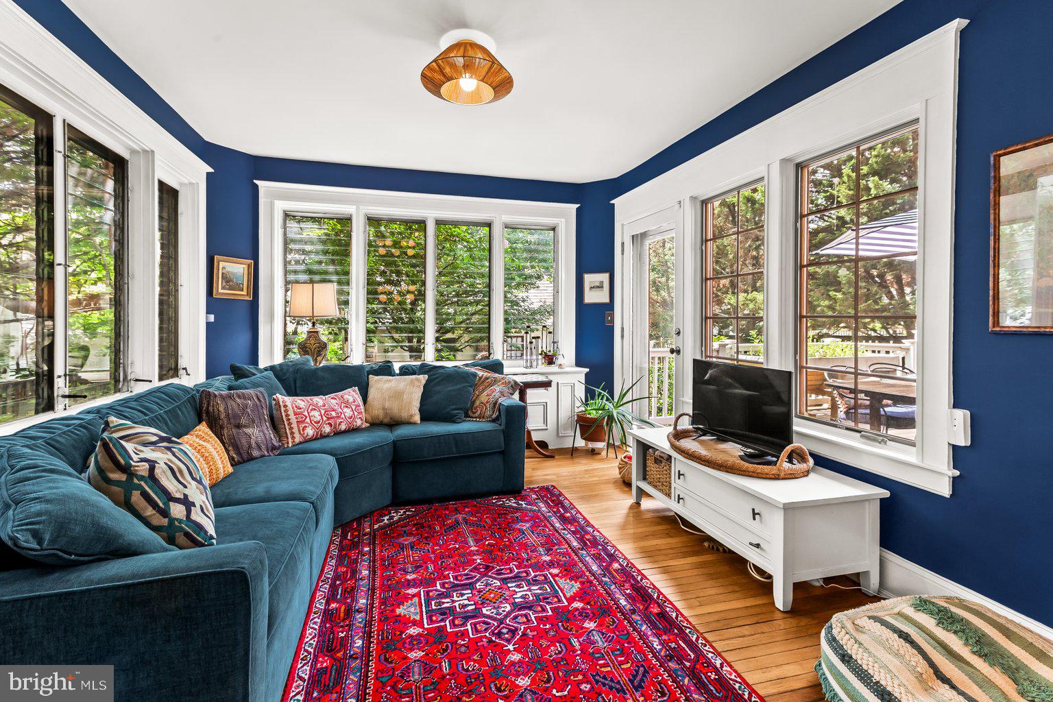 531 W 40TH STREET