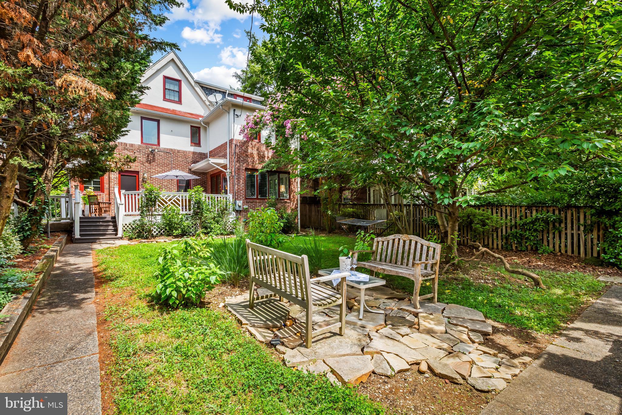531 W 40TH STREET