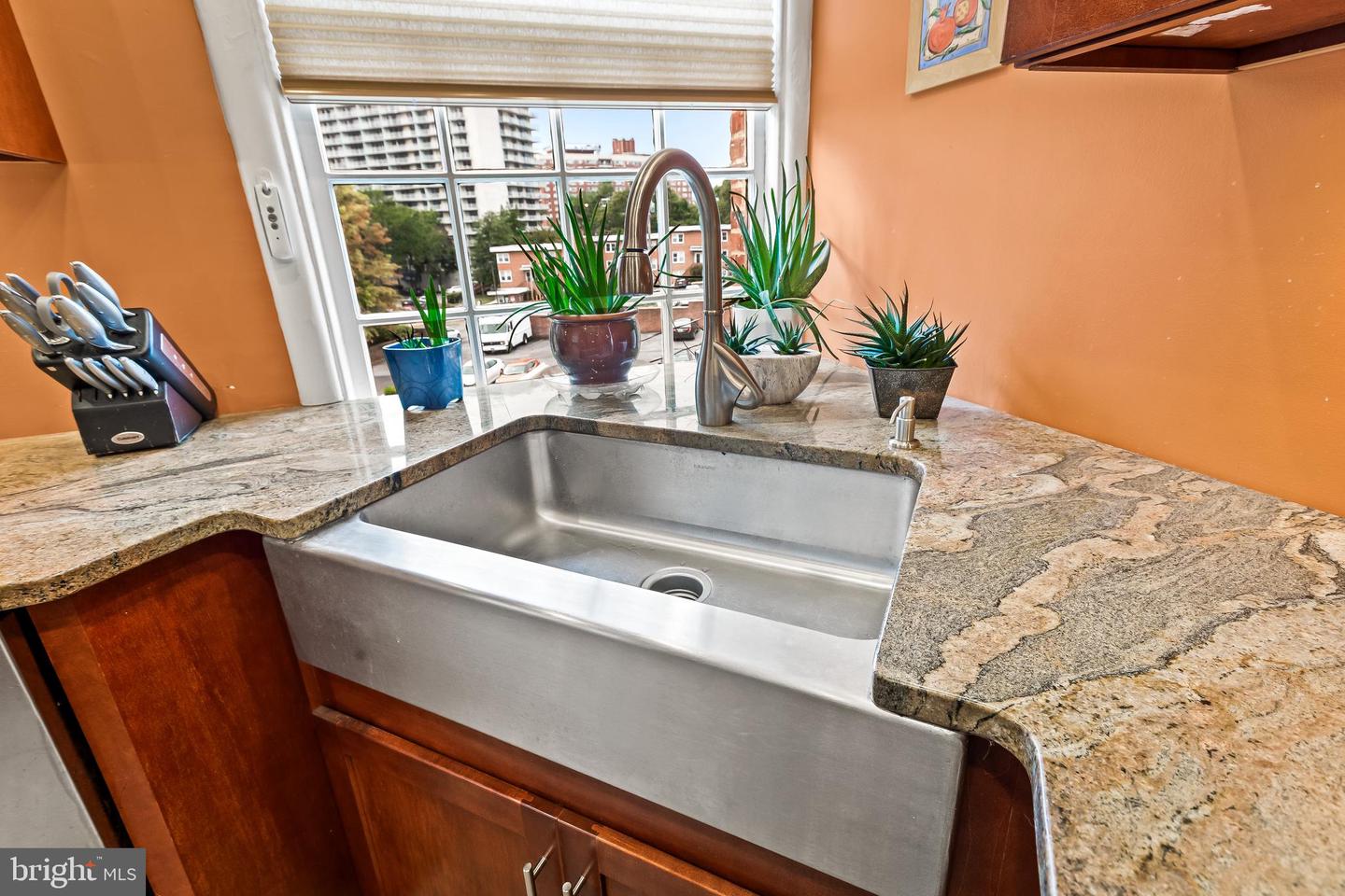 3902 Canterbury ROAD Unit: 2B