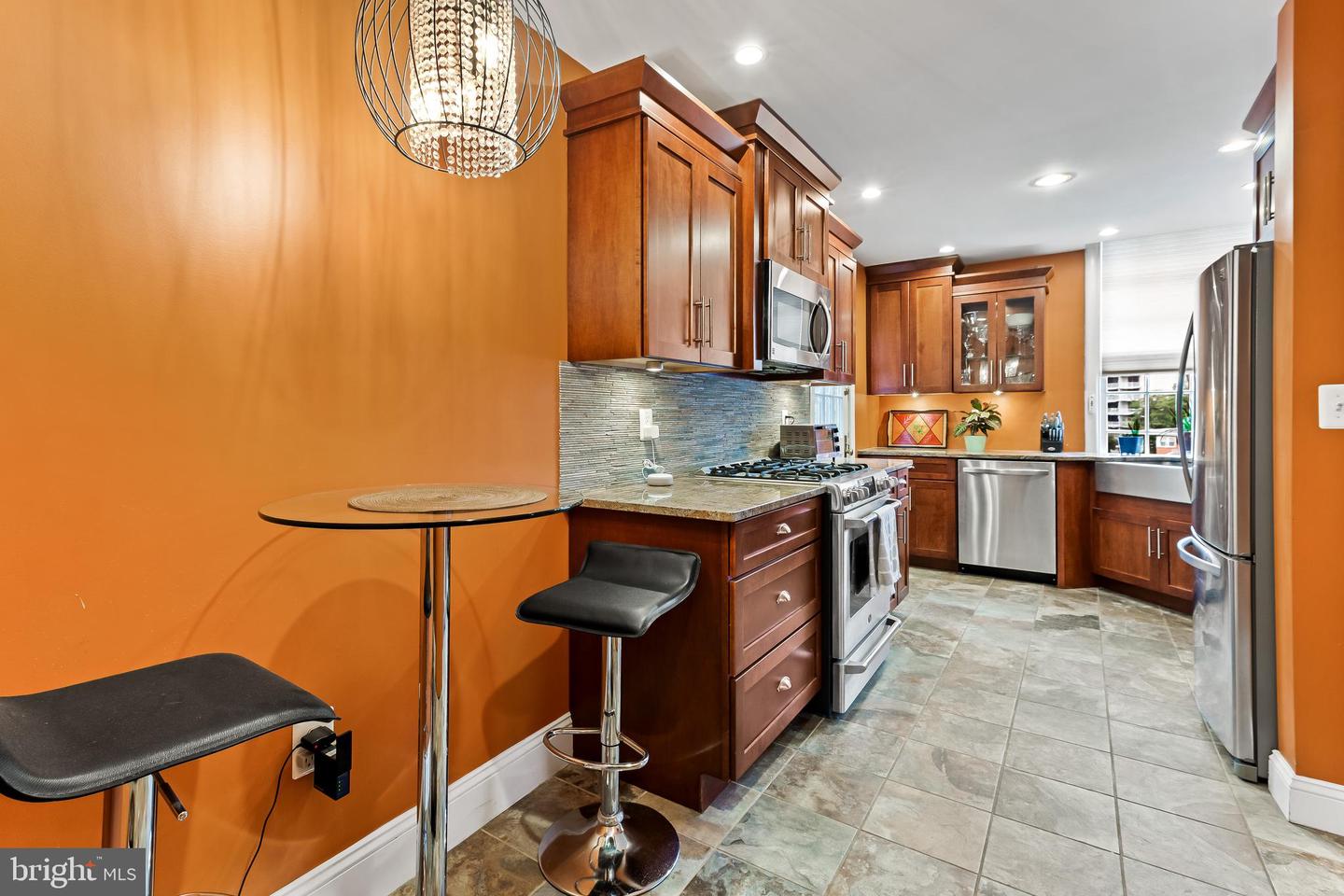 3902 Canterbury ROAD Unit: 2B