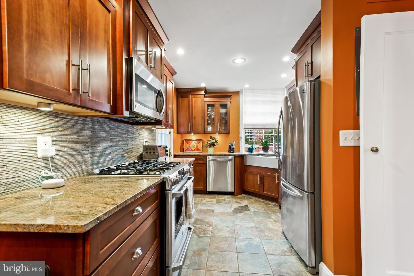 3902 Canterbury ROAD Unit: 2B