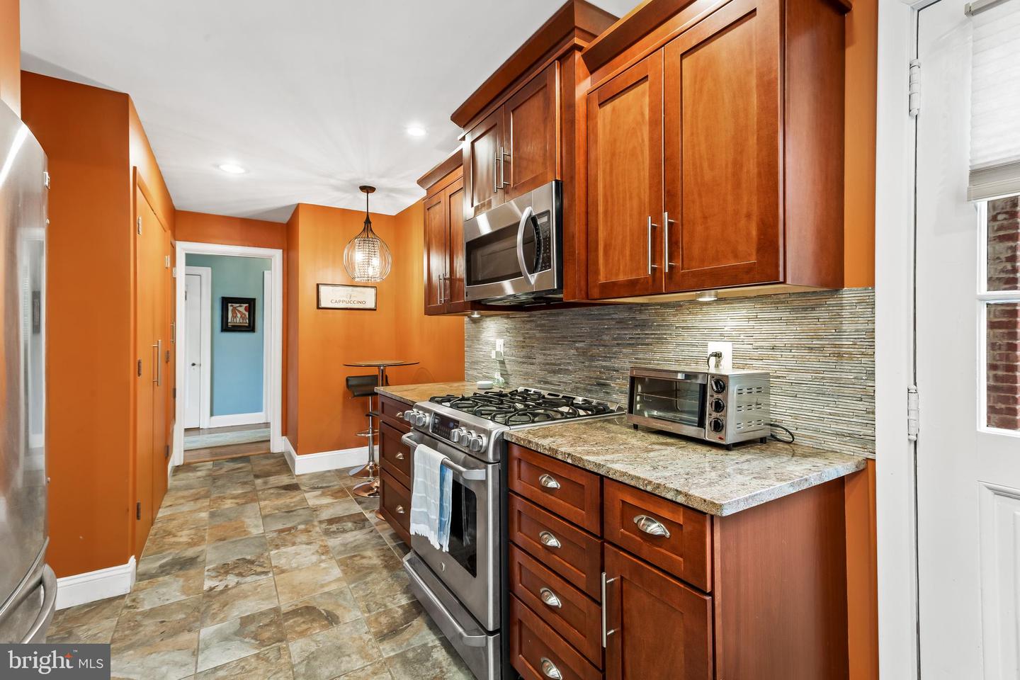 3902 Canterbury ROAD Unit: 2B