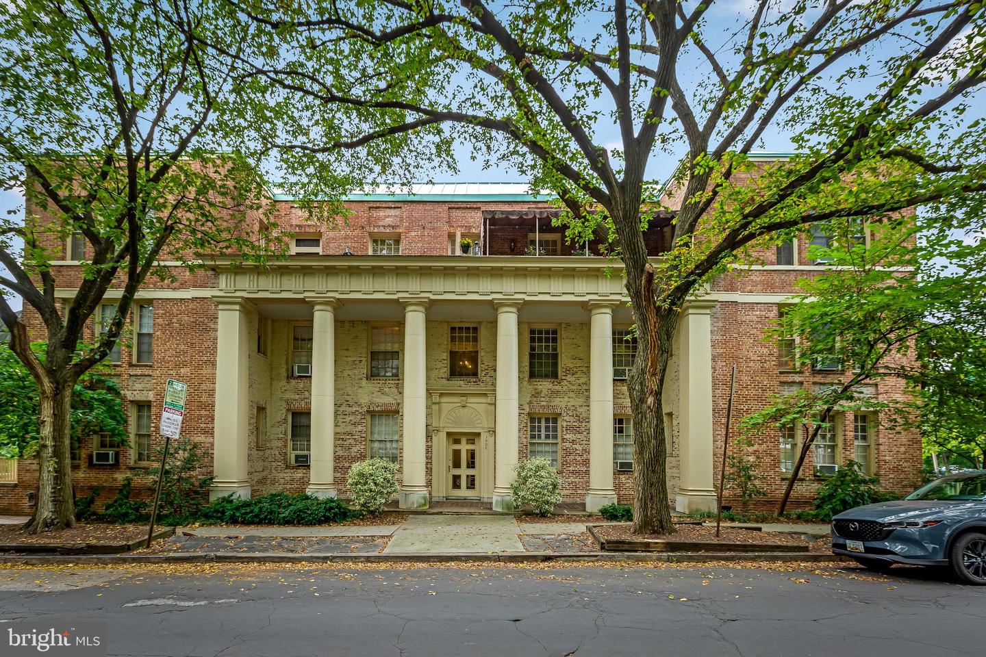 3902 Canterbury ROAD Unit: 2B