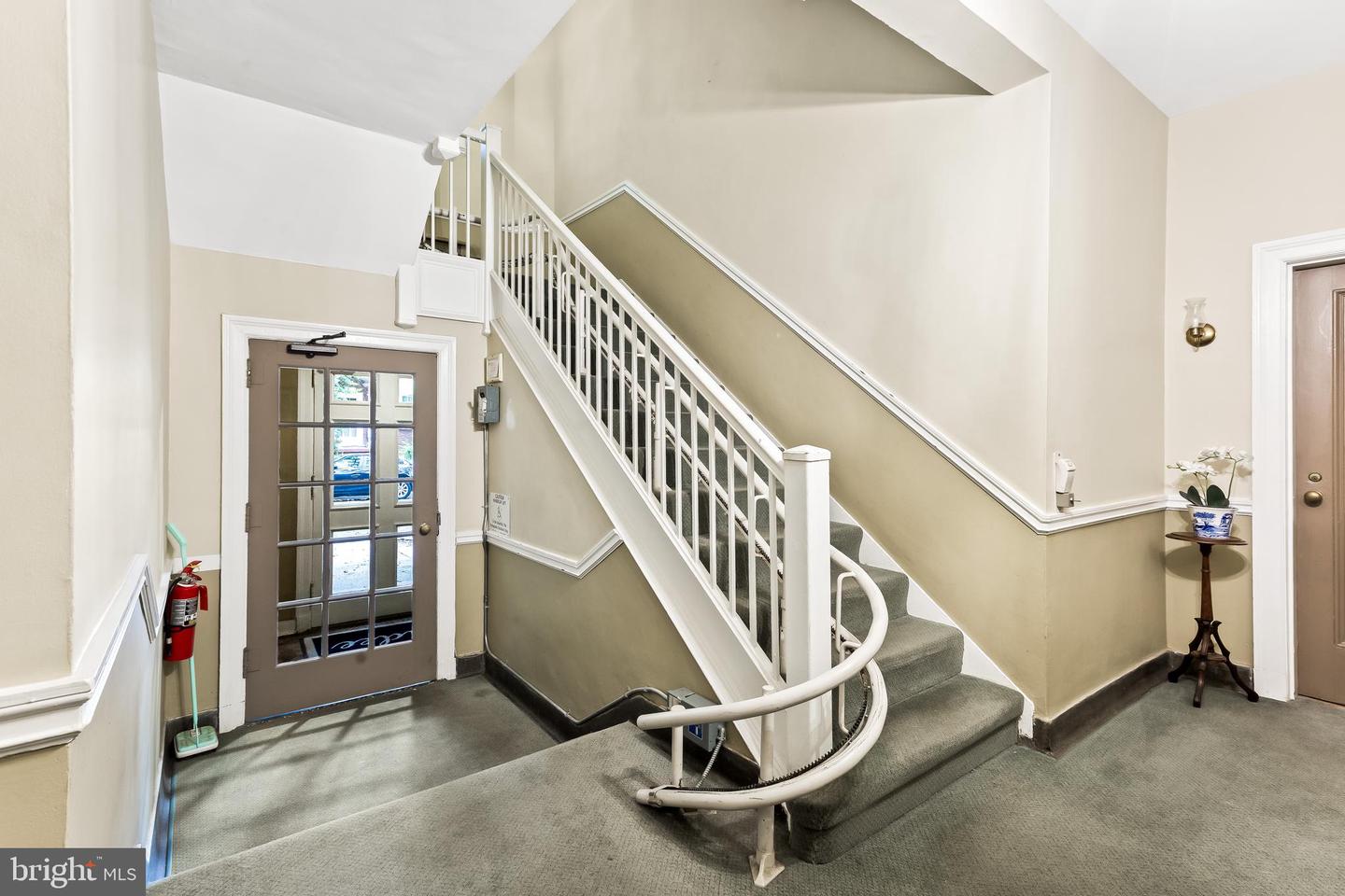 3902 Canterbury ROAD Unit: 2B