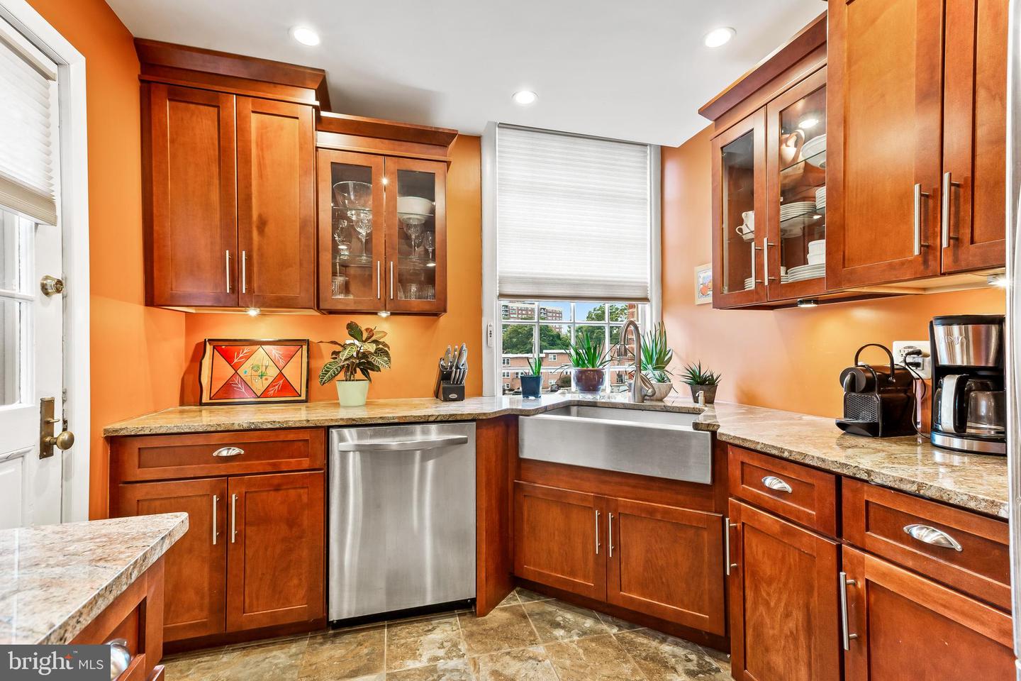 3902 Canterbury ROAD Unit: 2B