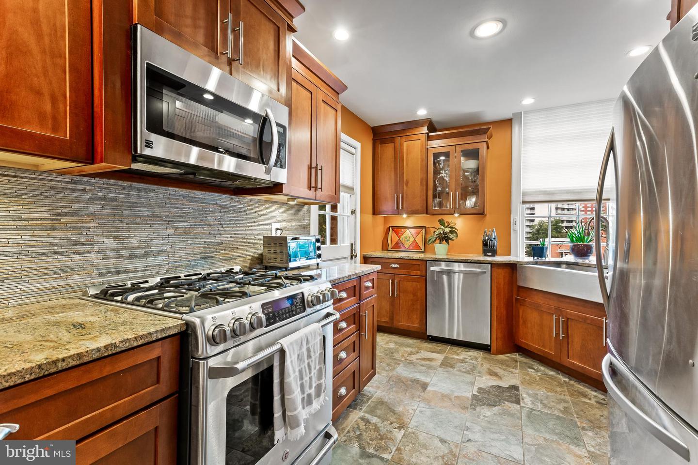 3902 Canterbury ROAD Unit: 2B