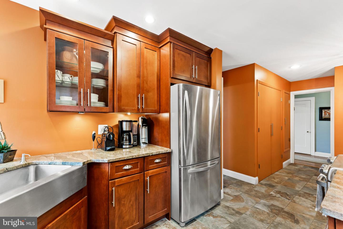 3902 Canterbury ROAD Unit: 2B