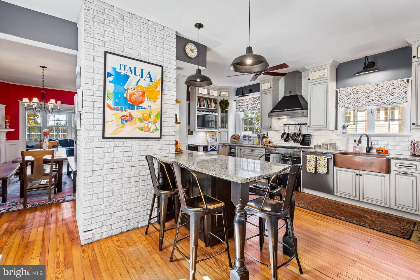 211 Ridgewood ROAD