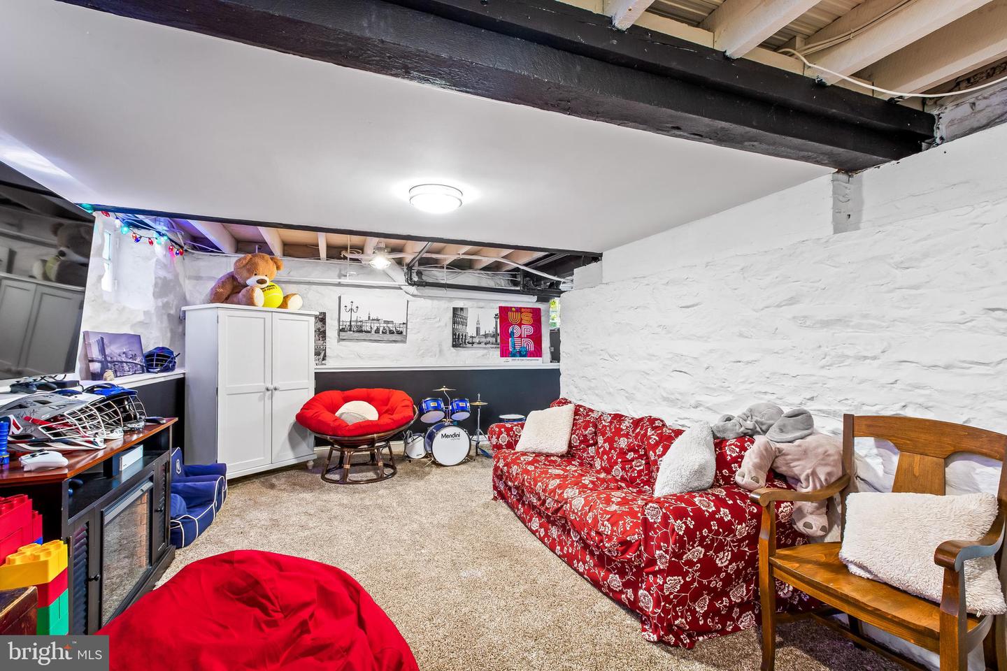 211 Ridgewood ROAD