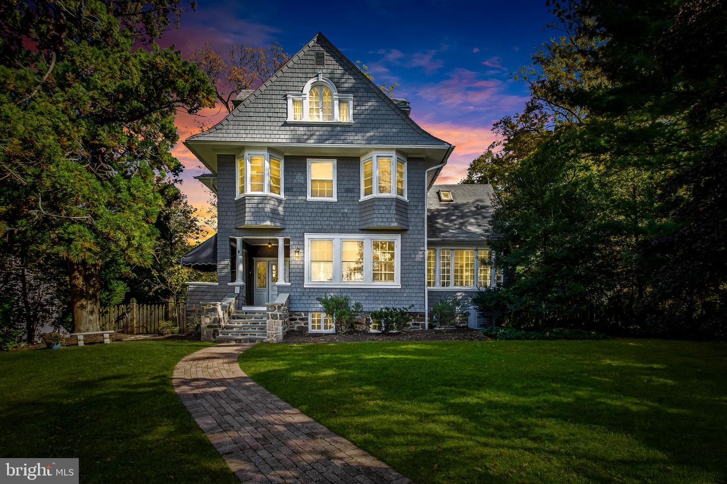 211 Ridgewood ROAD