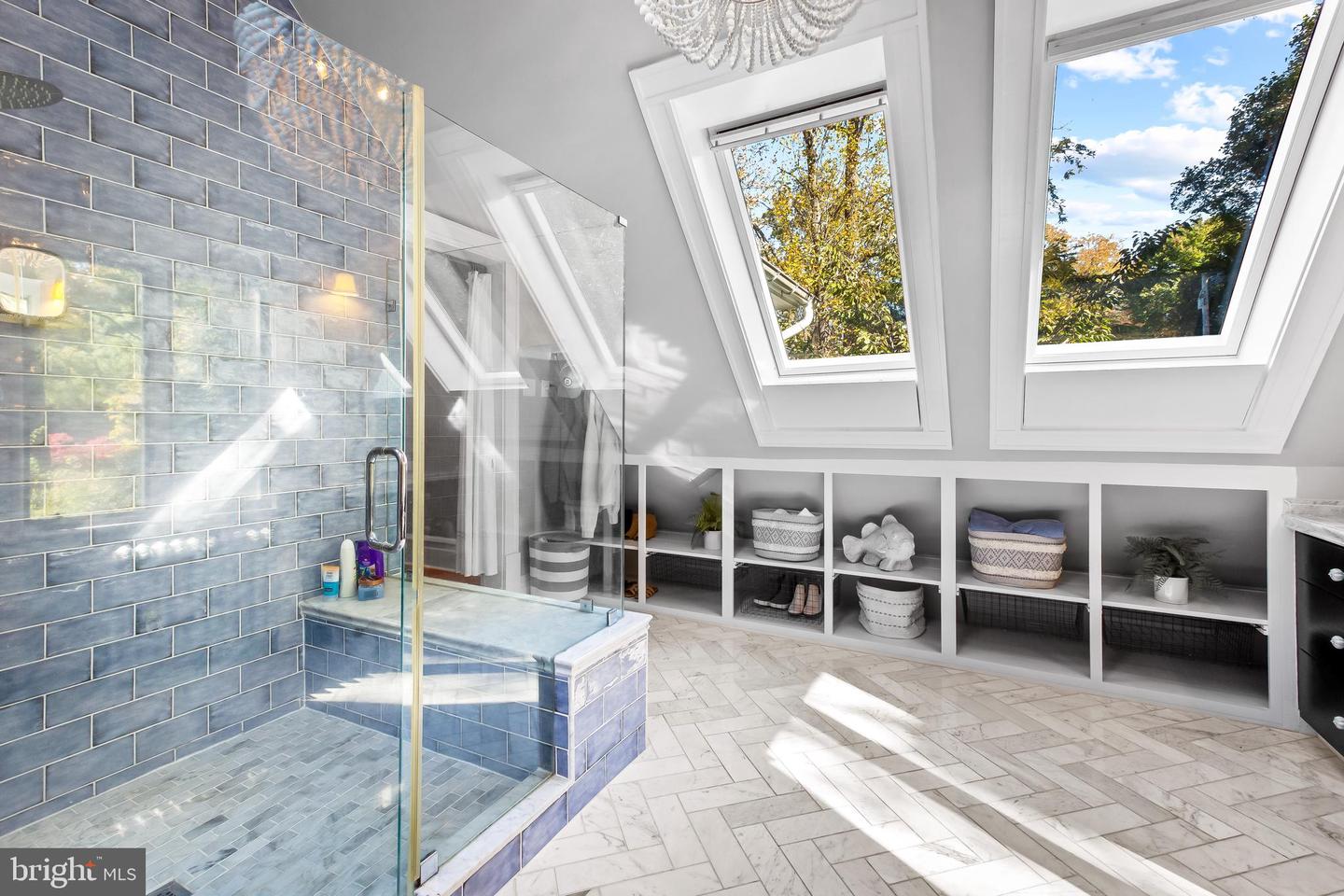 211 Ridgewood ROAD