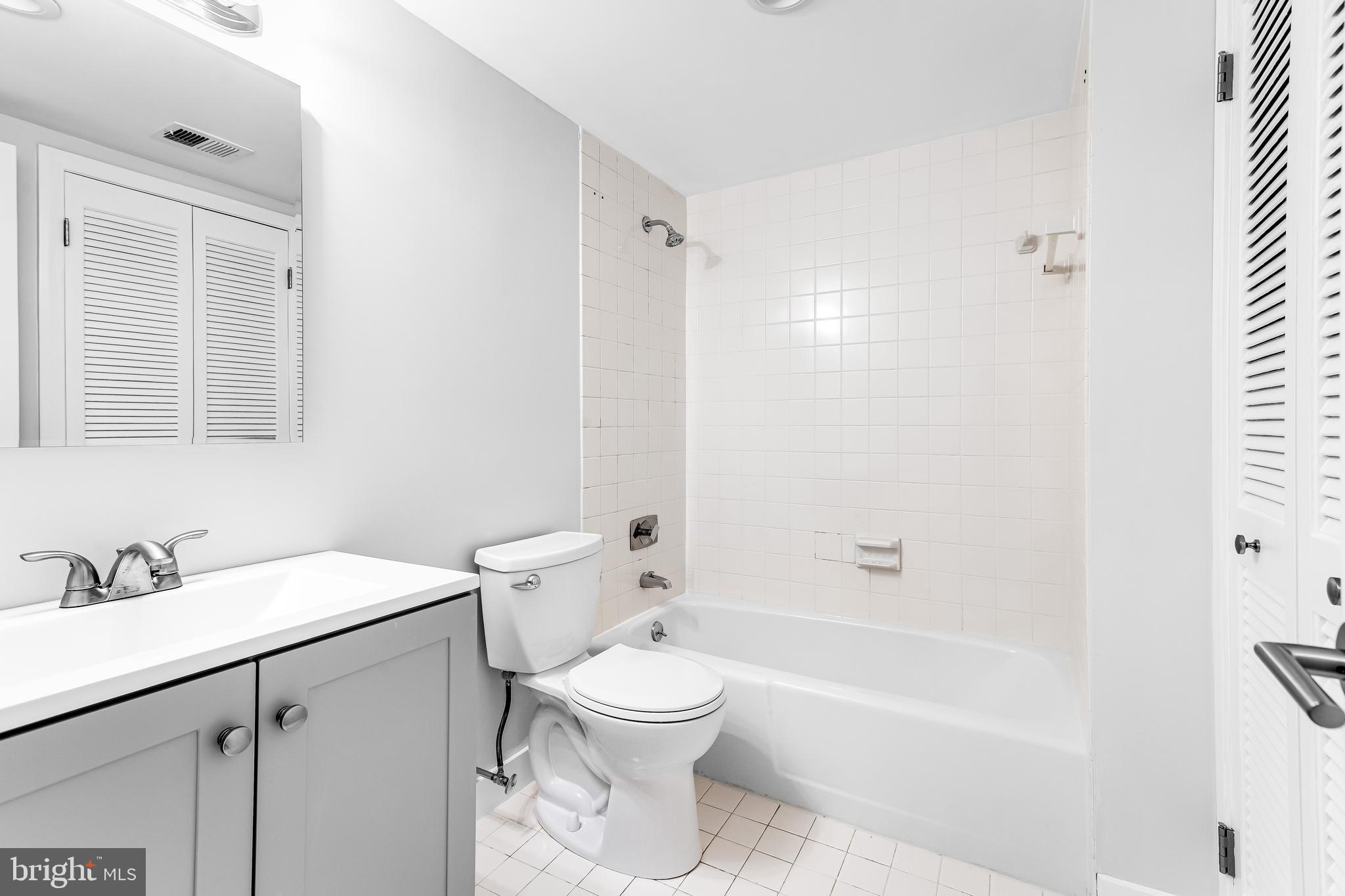 3601 Clarks LANE Unit: 404