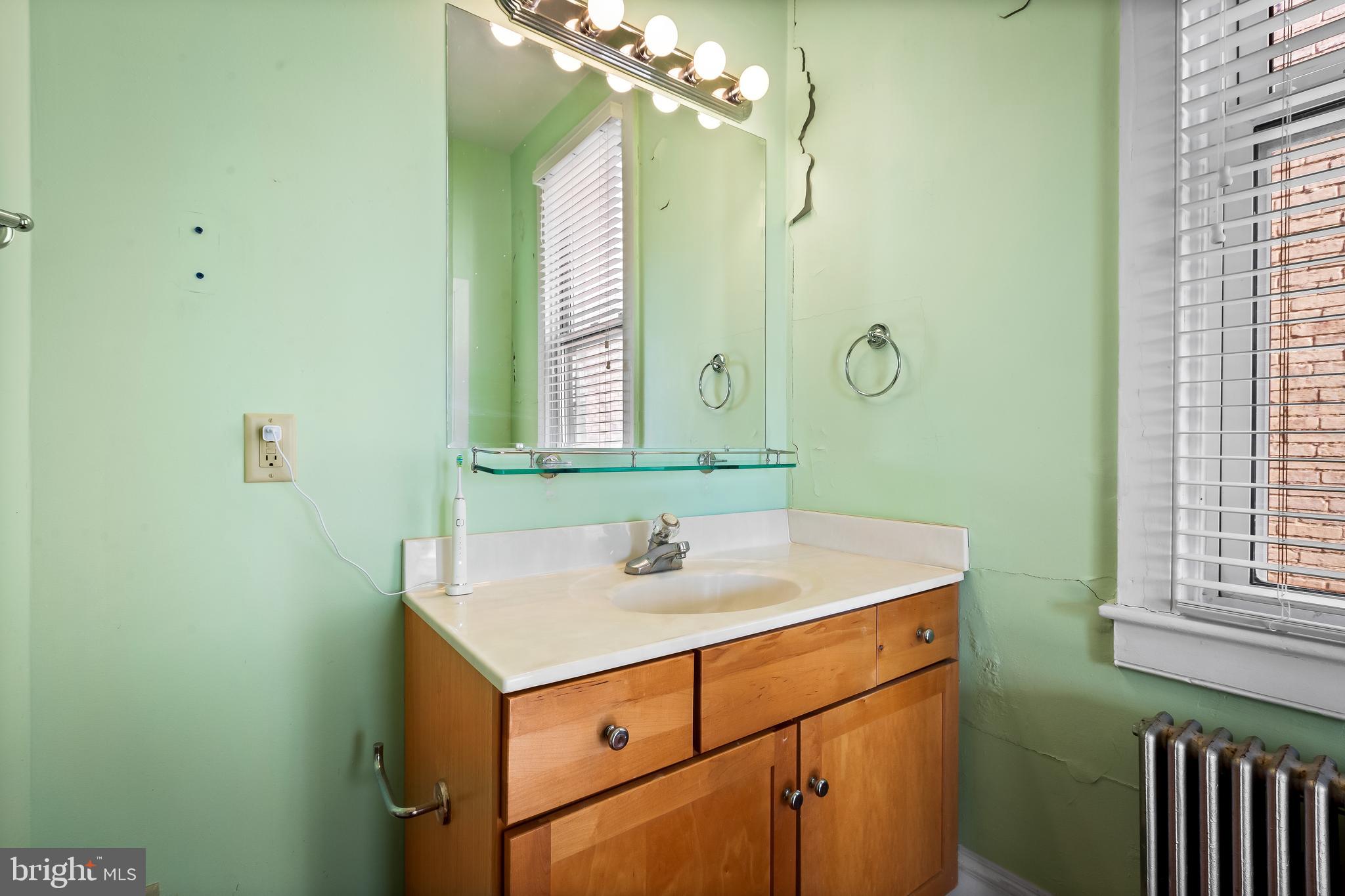 1020 W 38th STREET