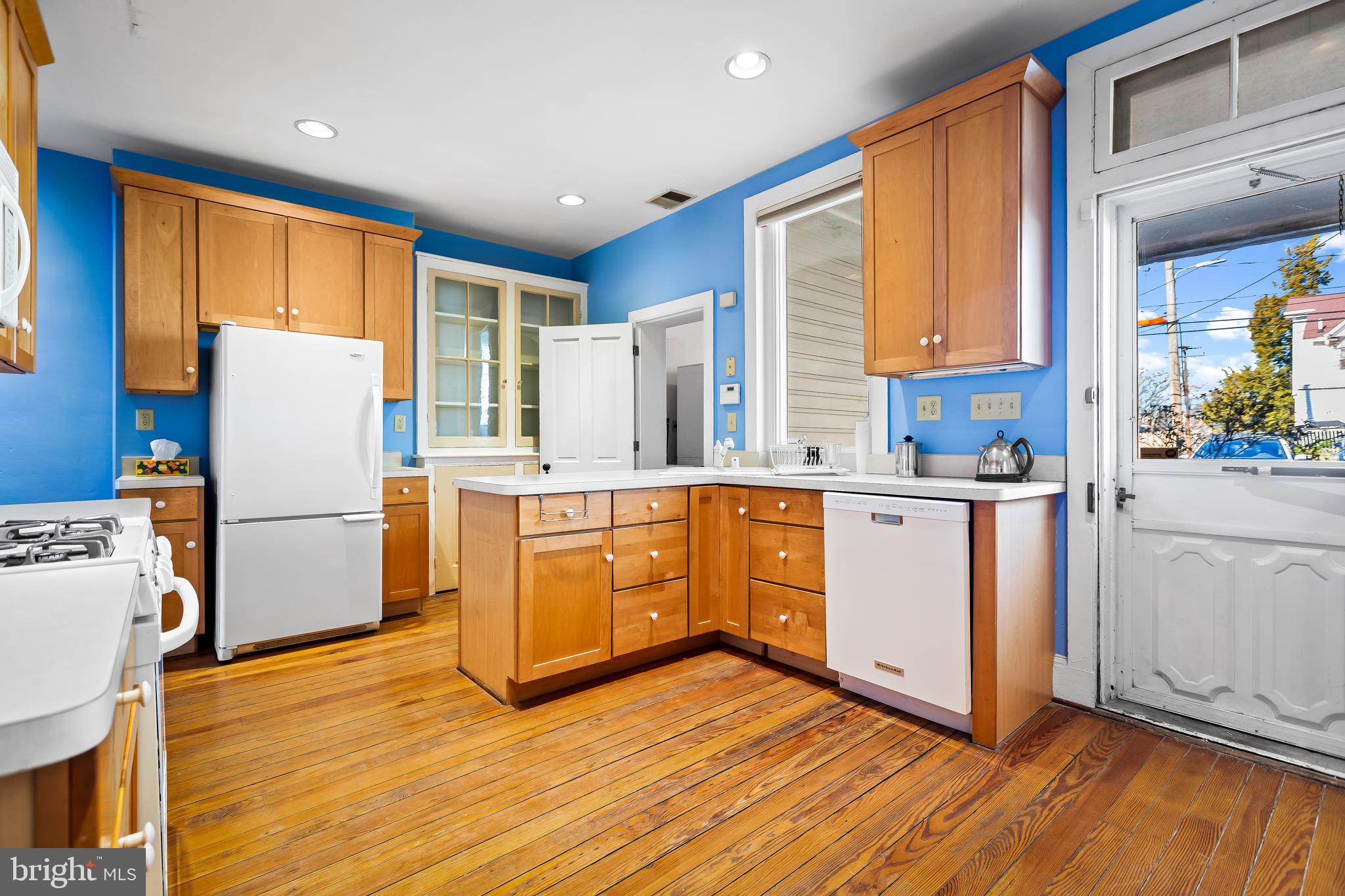 1020 W 38th STREET