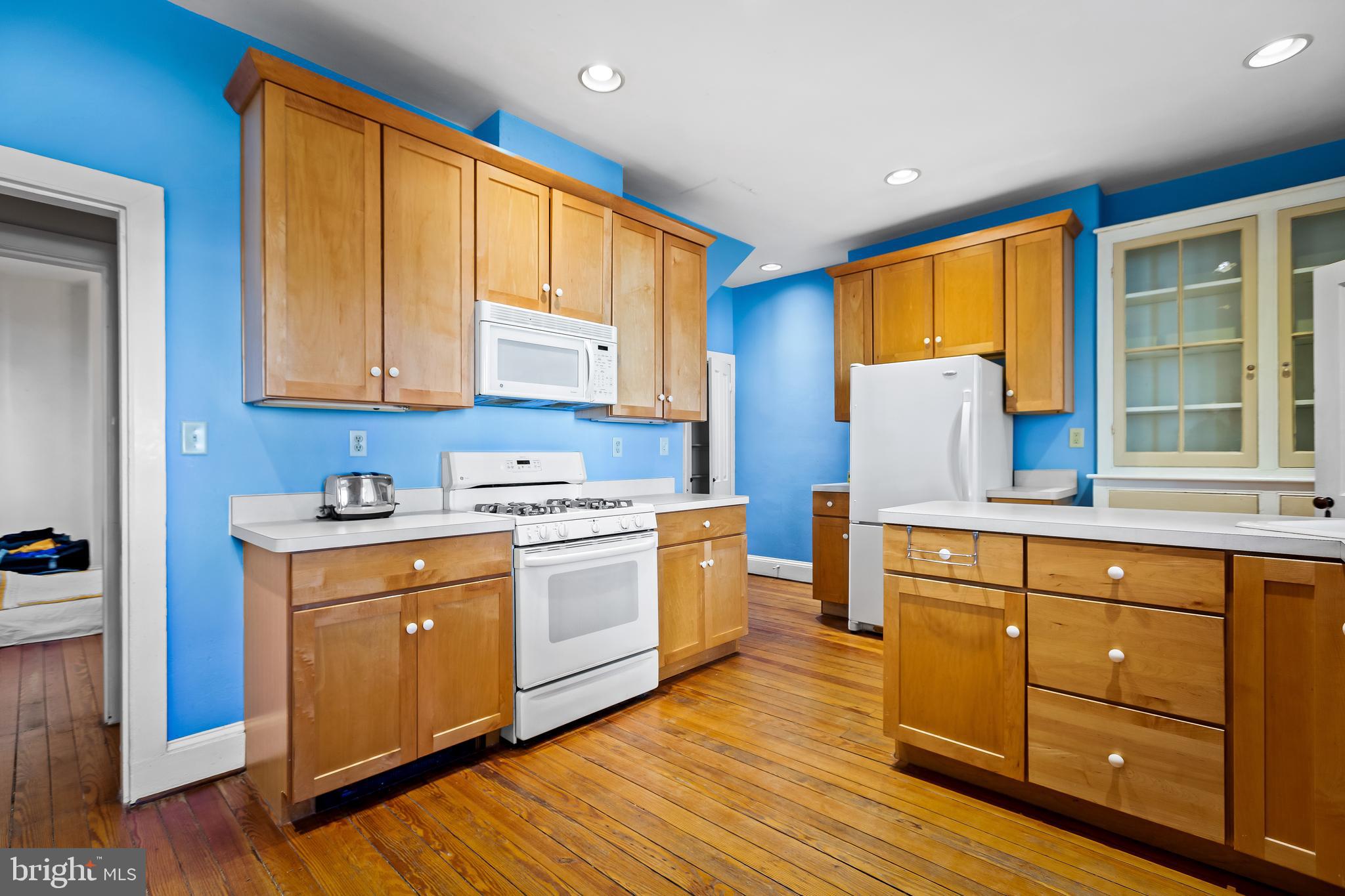 1020 W 38th STREET