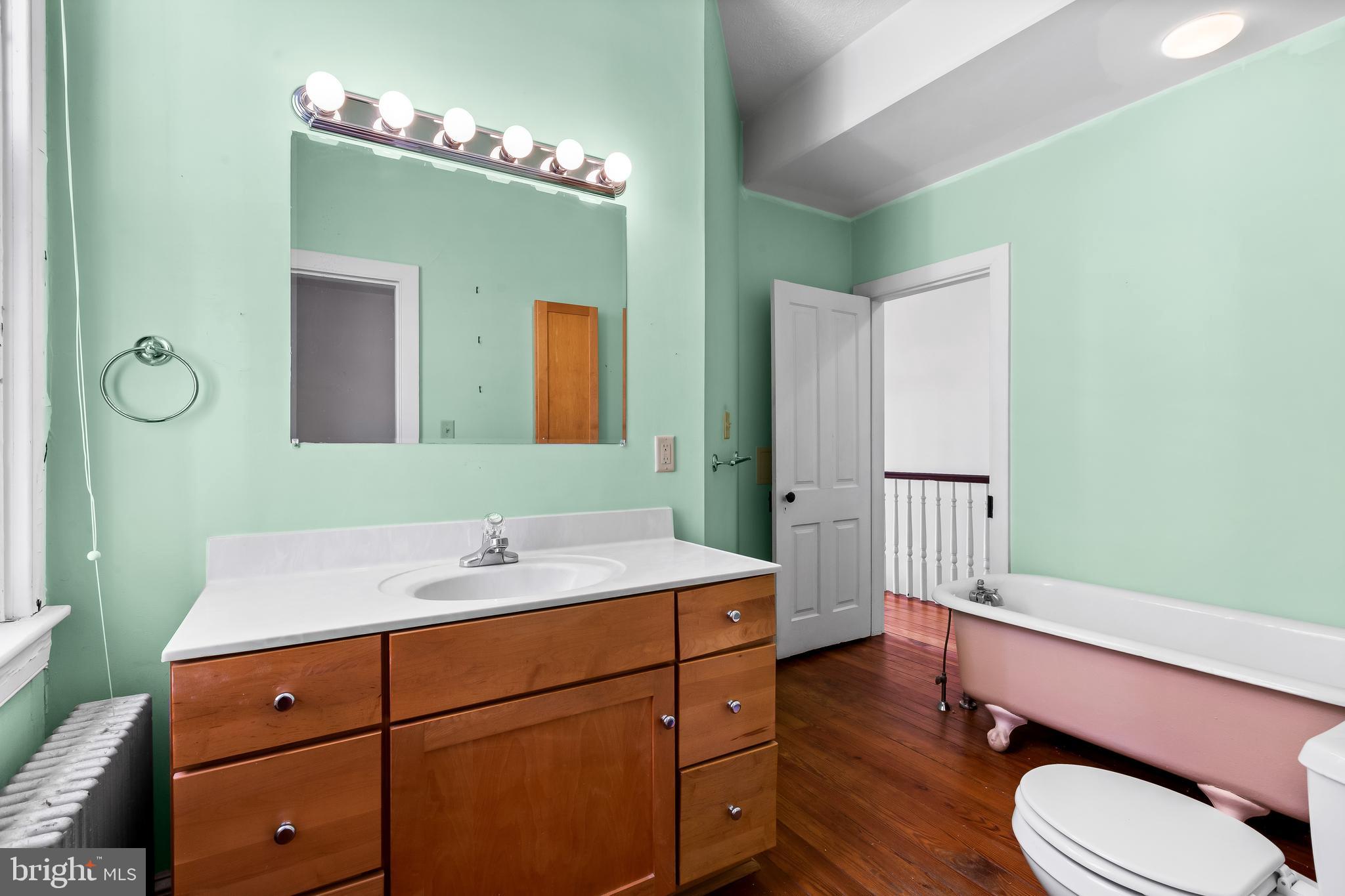1020 W 38th STREET